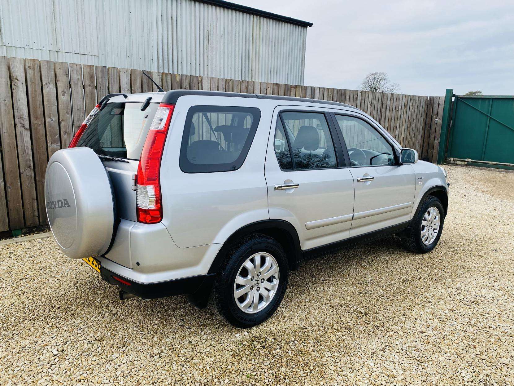 A 2005 HONDA CR-V 2.0 i-VTEC Sport SUV 5dr Petrol Automatic (220 g/km, 150 bhp) A 2005 HONDA CR-V 2.0 i-VTEC Sport SUV 5dr Petrol Automatic (220 g/km, 150 bhp)