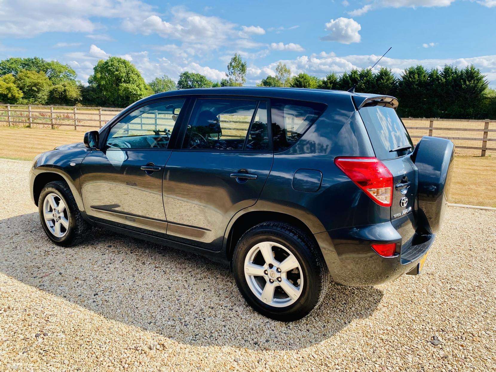 A 2007 TOYOTA RAV4 2.0 XT5 SUV 5dr Petrol Automatic 4WD (212 g/km, 150 bhp) A 2007 TOYOTA RAV4 2.0 XT5 SUV 5dr Petrol Automatic 4WD (212 g/km, 150 bhp)