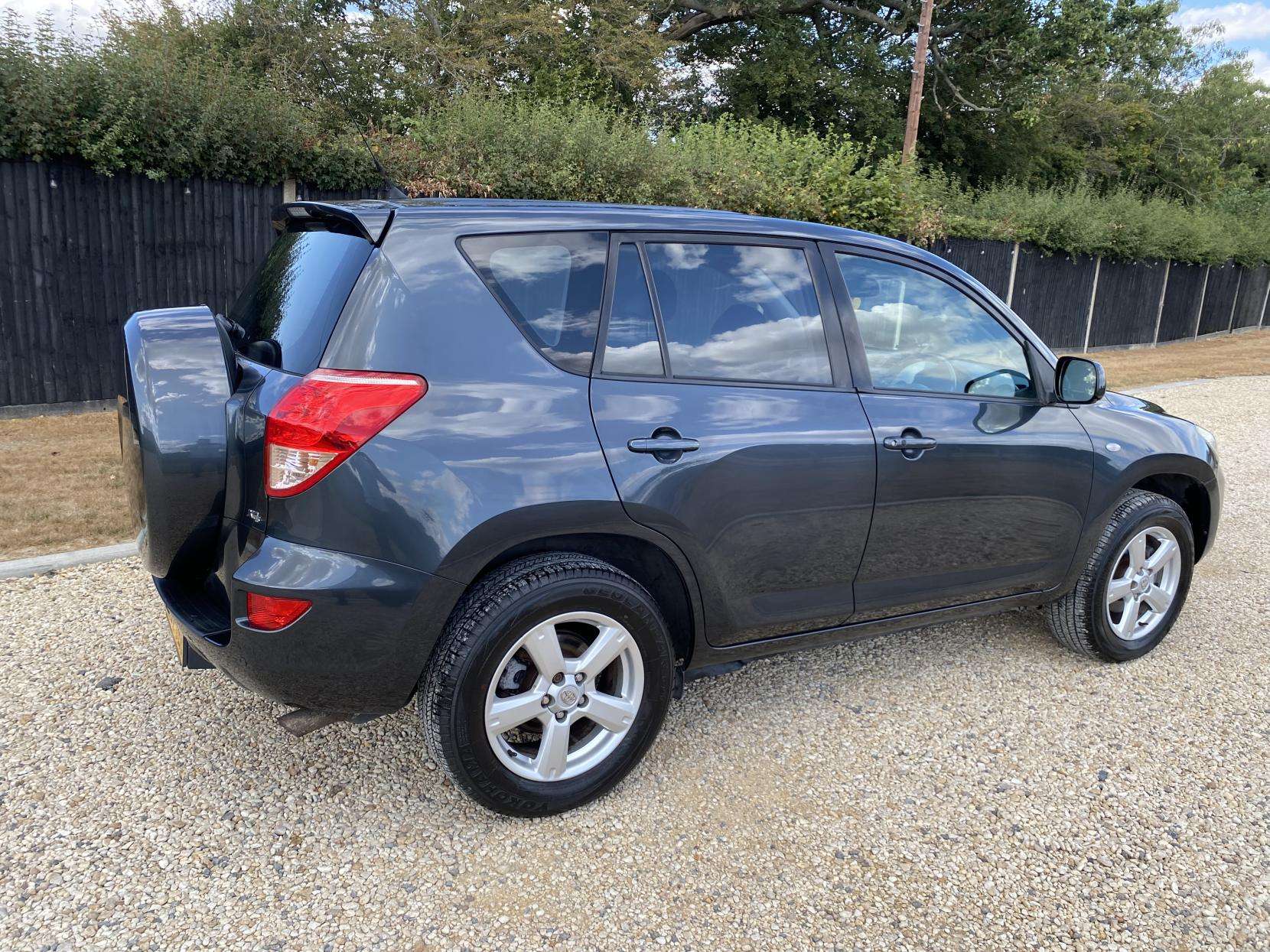 A 2007 TOYOTA RAV4 2.0 XT5 SUV 5dr Petrol Automatic 4WD (212 g/km, 150 bhp) A 2007 TOYOTA RAV4 2.0 XT5 SUV 5dr Petrol Automatic 4WD (212 g/km, 150 bhp)