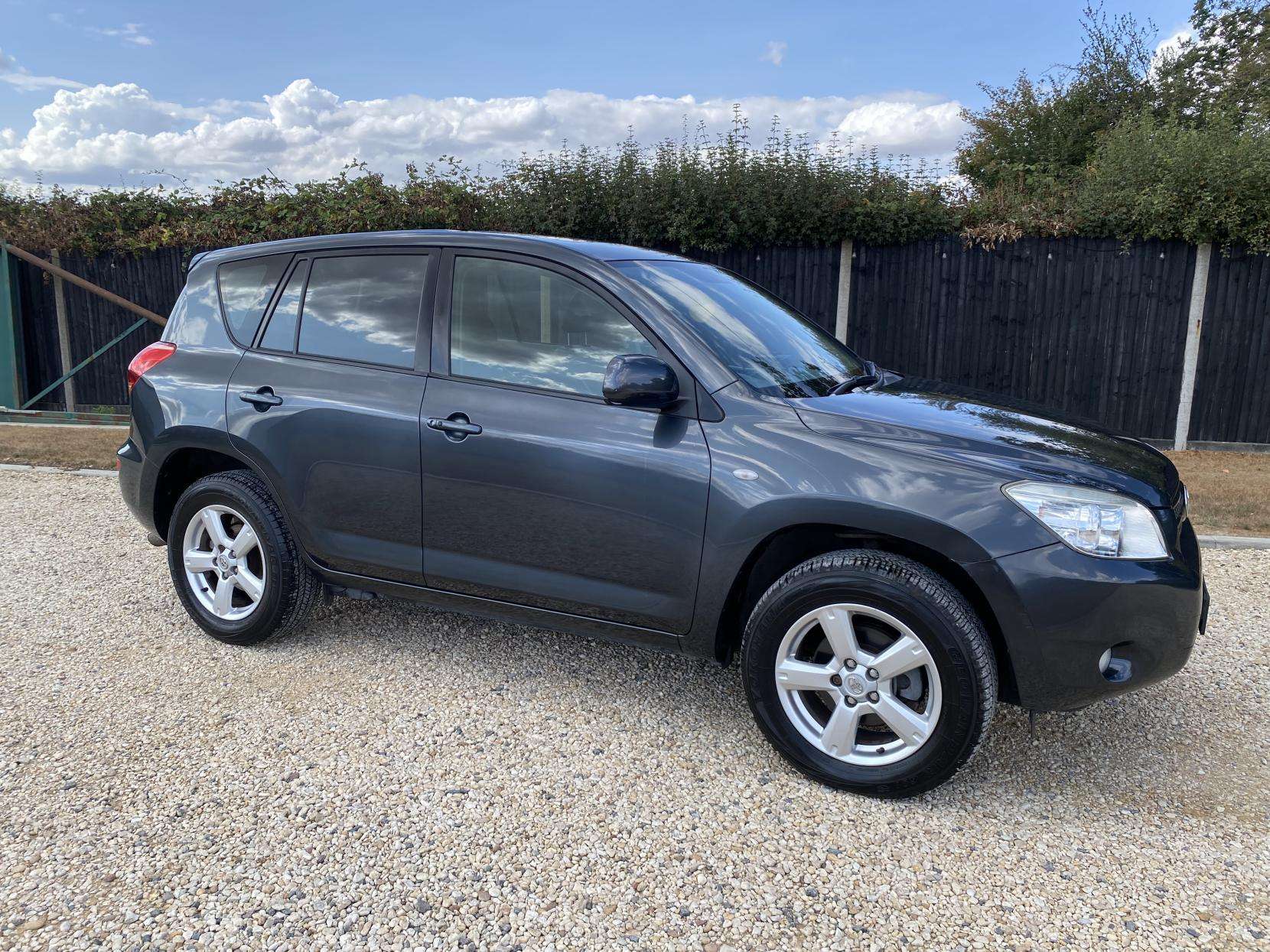 A 2007 TOYOTA RAV4 2.0 XT5 SUV 5dr Petrol Automatic 4WD (212 g/km, 150 bhp) A 2007 TOYOTA RAV4 2.0 XT5 SUV 5dr Petrol Automatic 4WD (212 g/km, 150 bhp)