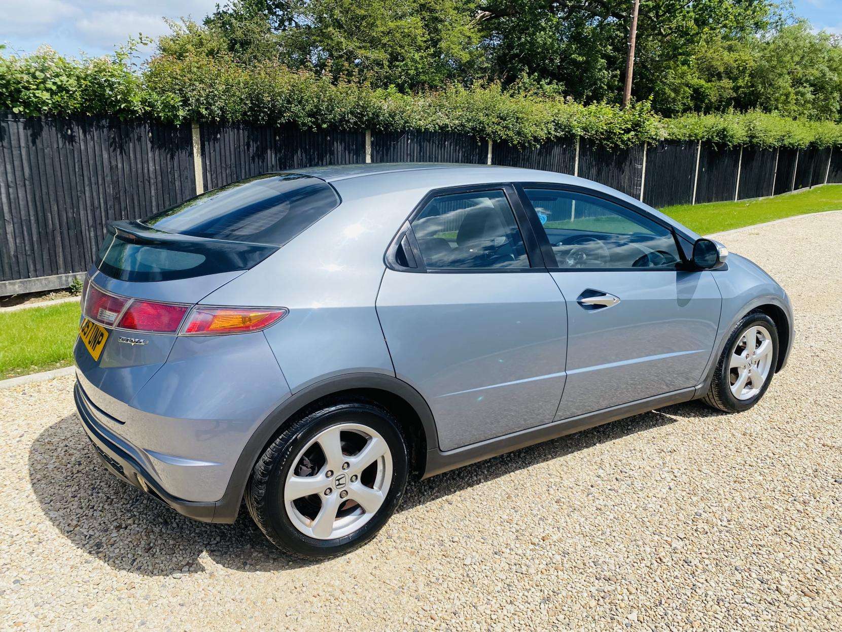 A 2008 HONDA CIVIC 1.8 i-VTEC SE Hatchback 5dr Petrol i-Shift (150 g/km, 138 bhp) A 2008 HONDA CIVIC 1.8 i-VTEC SE Hatchback 5dr Petrol i-Shift (150 g/km, 138 bhp)