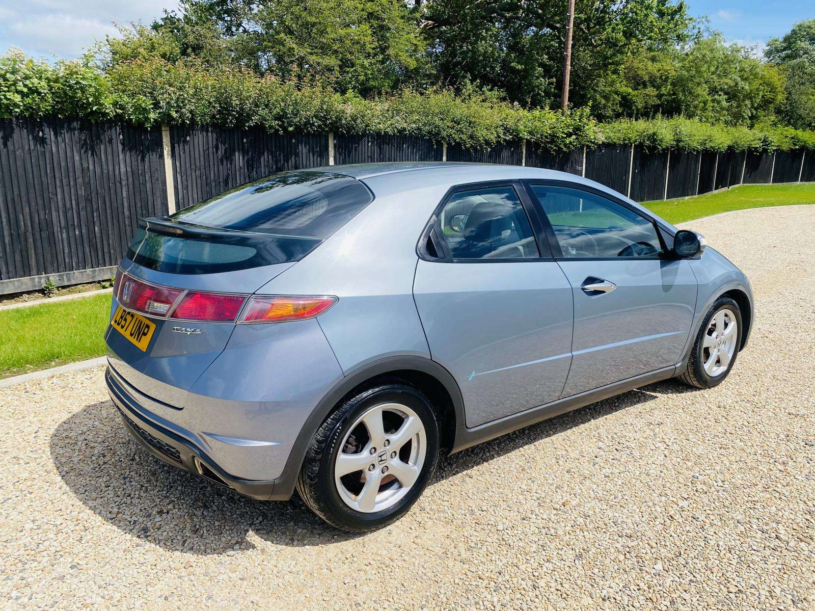 A 2008 HONDA CIVIC 1.8 i-VTEC SE Hatchback 5dr Petrol i-Shift (150 g/km, 138 bhp) A 2008 HONDA CIVIC 1.8 i-VTEC SE Hatchback 5dr Petrol i-Shift (150 g/km, 138 bhp)