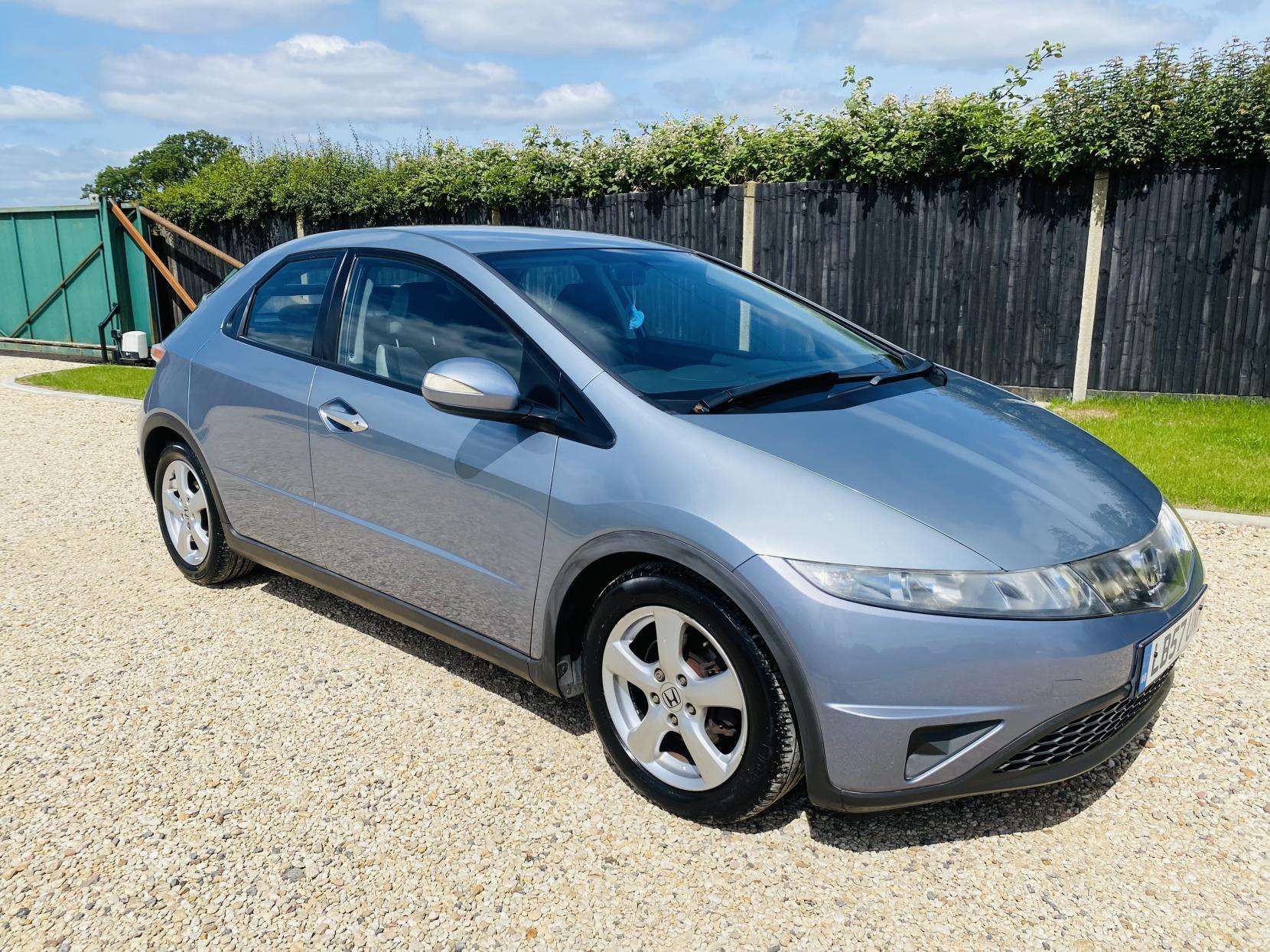 A 2008 HONDA CIVIC 1.8 i-VTEC SE Hatchback 5dr Petrol i-Shift (150 g/km, 138 bhp) A 2008 HONDA CIVIC 1.8 i-VTEC SE Hatchback 5dr Petrol i-Shift (150 g/km, 138 bhp)