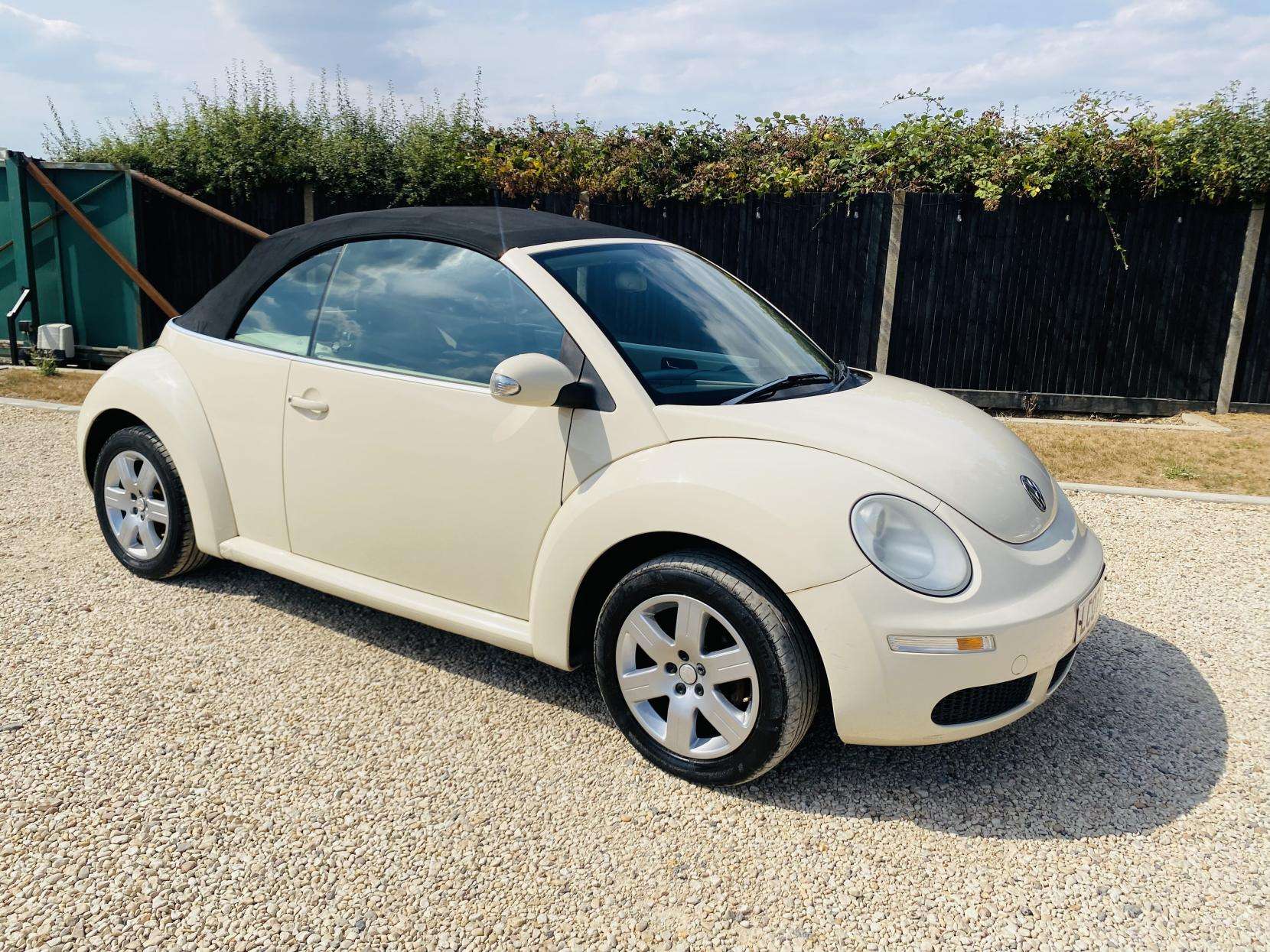 A 2007 VOLKSWAGEN BEETLE 1.4 16V Luna Cabriolet 2dr Petrol Manual Euro 4 (75 ps) A 2007 VOLKSWAGEN BEETLE 1.4 16V Luna Cabriolet 2dr Petrol Manual Euro 4 (75 ps)