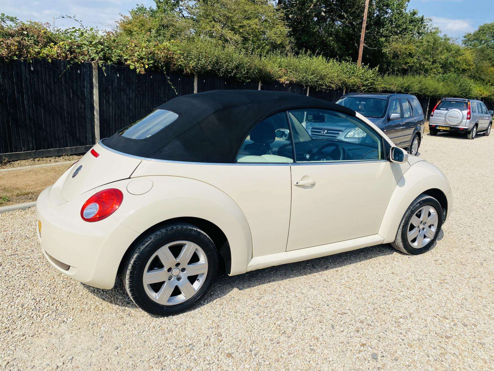 A 2007 VOLKSWAGEN BEETLE 1.4 16V Luna Cabriolet 2dr Petrol Manual Euro 4 (75 ps) A 2007 VOLKSWAGEN BEETLE 1.4 16V Luna Cabriolet 2dr Petrol Manual Euro 4 (75 ps)