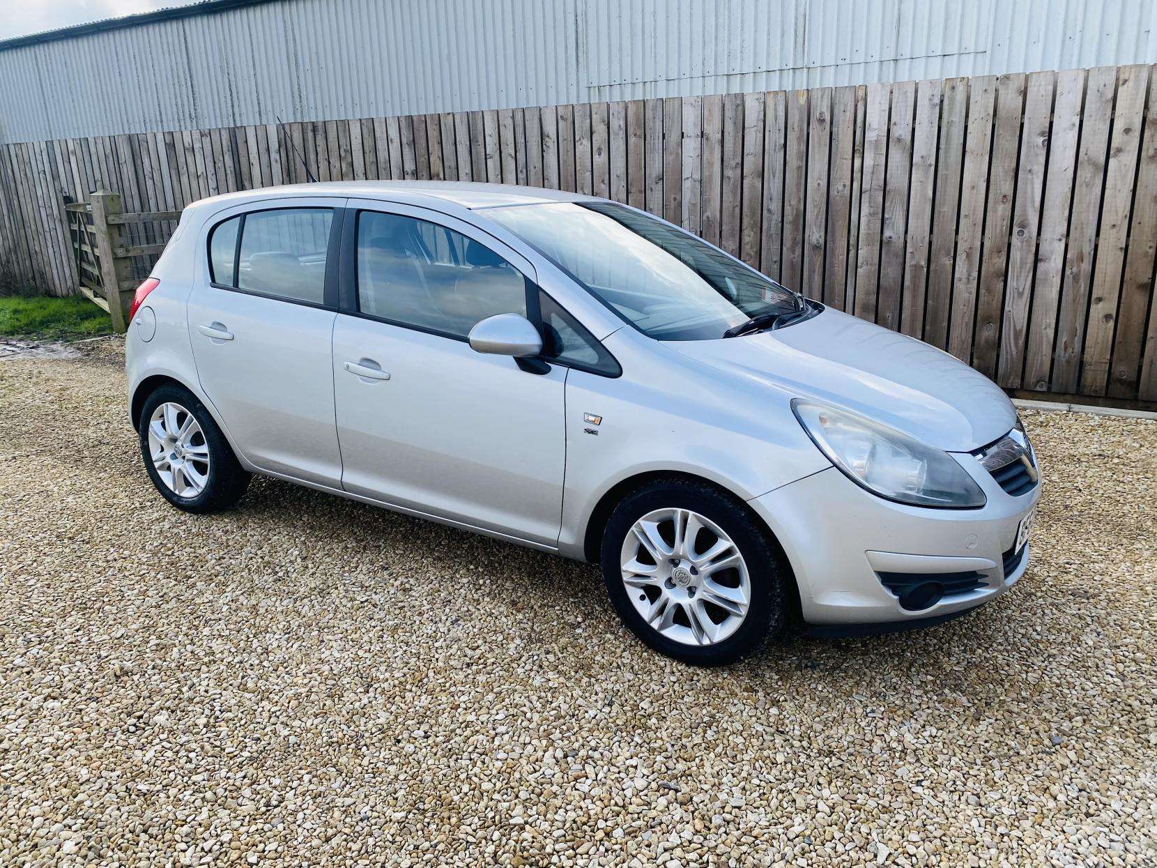 A 2010 VAUXHALL CORSA 1.4i 16v SE Hatchback 5dr Petrol Automatic (a/c) (138 g/km, 99 bhp) A 2010 VAUXHALL CORSA 1.4i 16v SE Hatchback 5dr Petrol Automatic (a/c) (138 g/km, 99 bhp)
