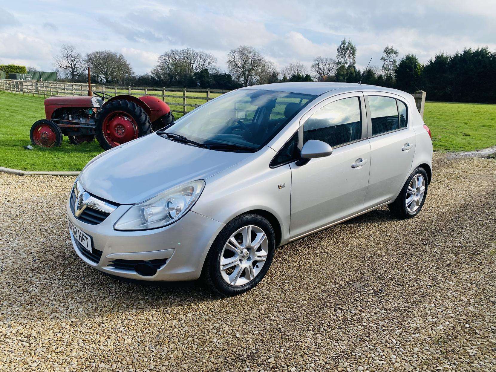 A 2010 VAUXHALL CORSA 1.4i 16v SE Hatchback 5dr Petrol Automatic (a/c) (138 g/km, 99 bhp) A 2010 VAUXHALL CORSA 1.4i 16v SE Hatchback 5dr Petrol Automatic (a/c) (138 g/km, 99 bhp)