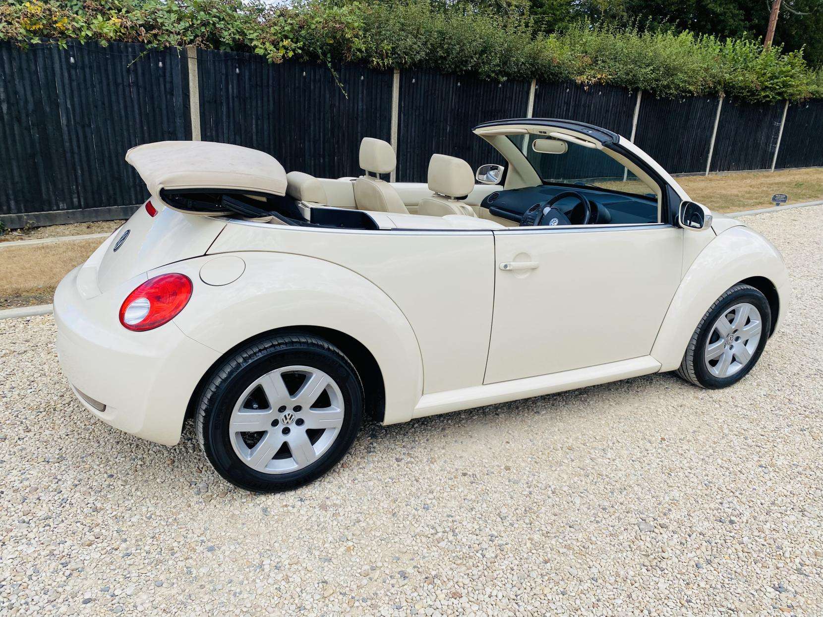 A 2010 VOLKSWAGEN BEETLE 1.6 Cabriolet 2dr Petrol Manual Euro 4 (102 ps) A 2010 VOLKSWAGEN BEETLE 1.6 Cabriolet 2dr Petrol Manual Euro 4 (102 ps)