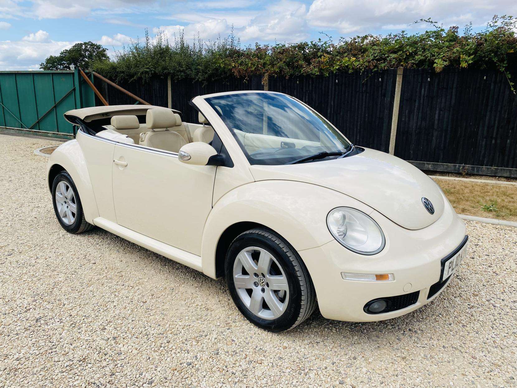 A 2010 VOLKSWAGEN BEETLE 1.6 Cabriolet 2dr Petrol Manual Euro 4 (102 ps) A 2010 VOLKSWAGEN BEETLE 1.6 Cabriolet 2dr Petrol Manual Euro 4 (102 ps)