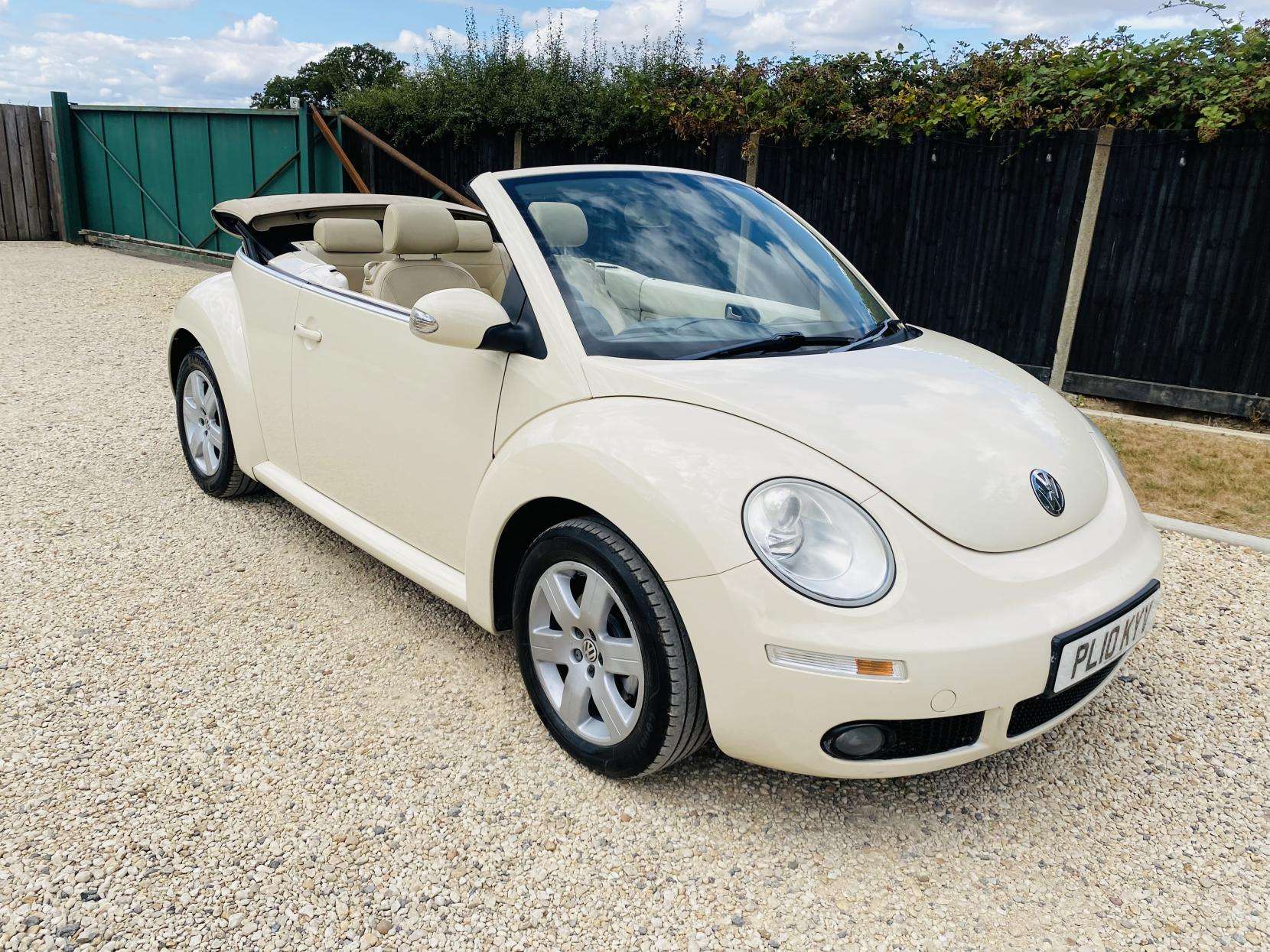 A 2010 VOLKSWAGEN BEETLE 1.6 Cabriolet 2dr Petrol Manual Euro 4 (102 ps) A 2010 VOLKSWAGEN BEETLE 1.6 Cabriolet 2dr Petrol Manual Euro 4 (102 ps)
