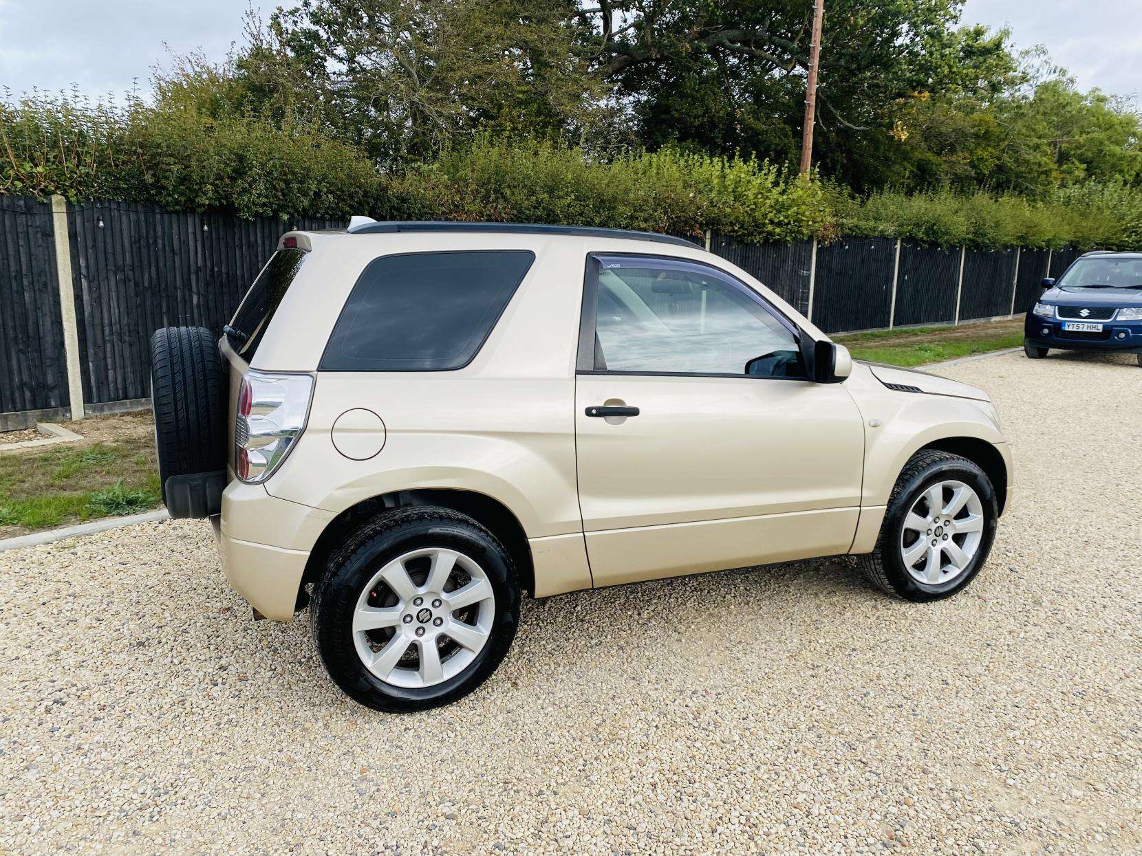 A 2006 SUZUKI GRAND VITARA 1.6 VVT SUV 3dr Petrol Manual 4WD Euro 4 (106 ps) A 2006 SUZUKI GRAND VITARA 1.6 VVT SUV 3dr Petrol Manual 4WD Euro 4 (106 ps)
