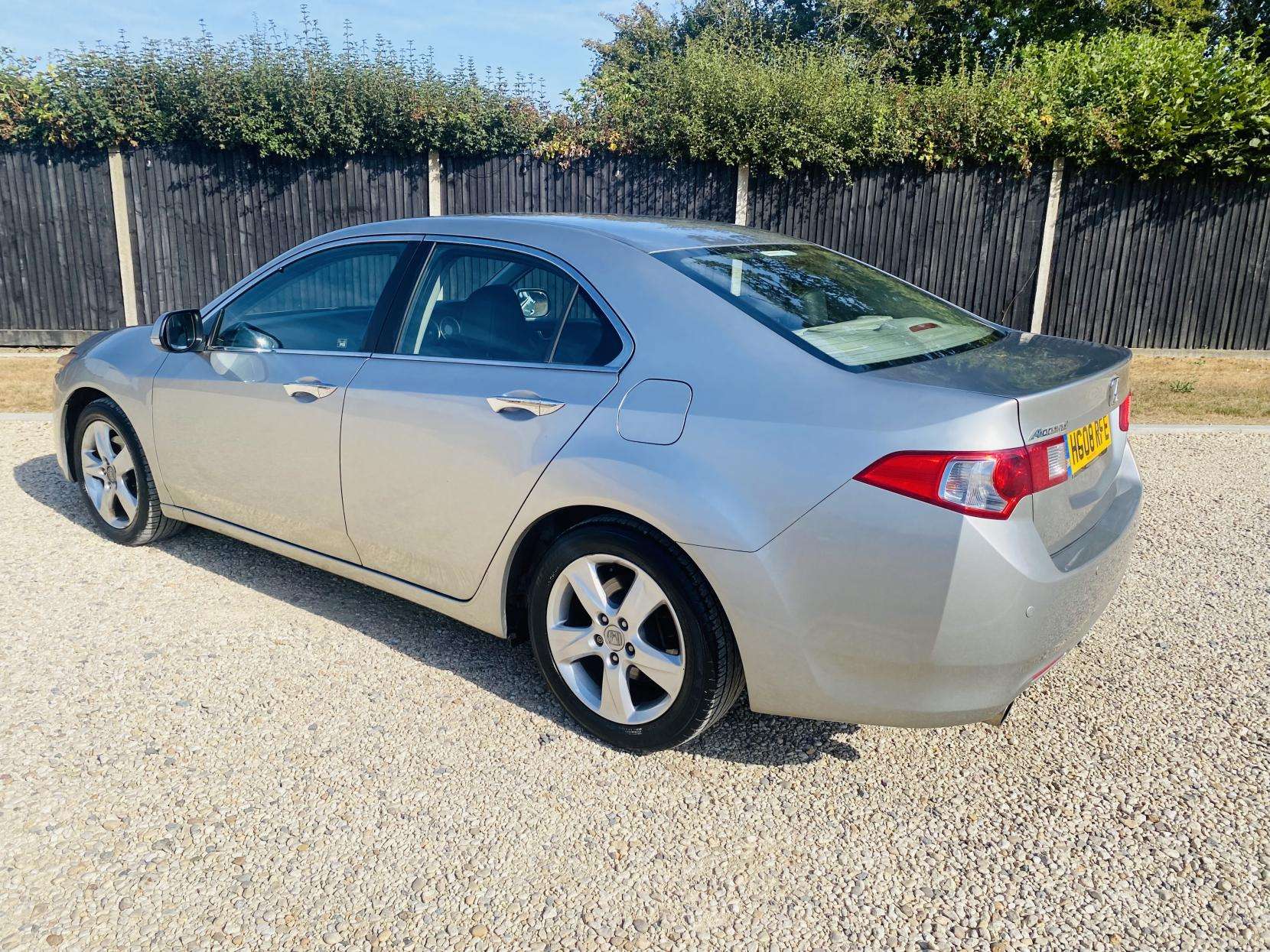 A 2008 HONDA ACCORD 2.4 i-VTEC EX Saloon 4dr Petrol Auto Euro 5 (201 ps) A 2008 HONDA ACCORD 2.4 i-VTEC EX Saloon 4dr Petrol Auto Euro 5 (201 ps)