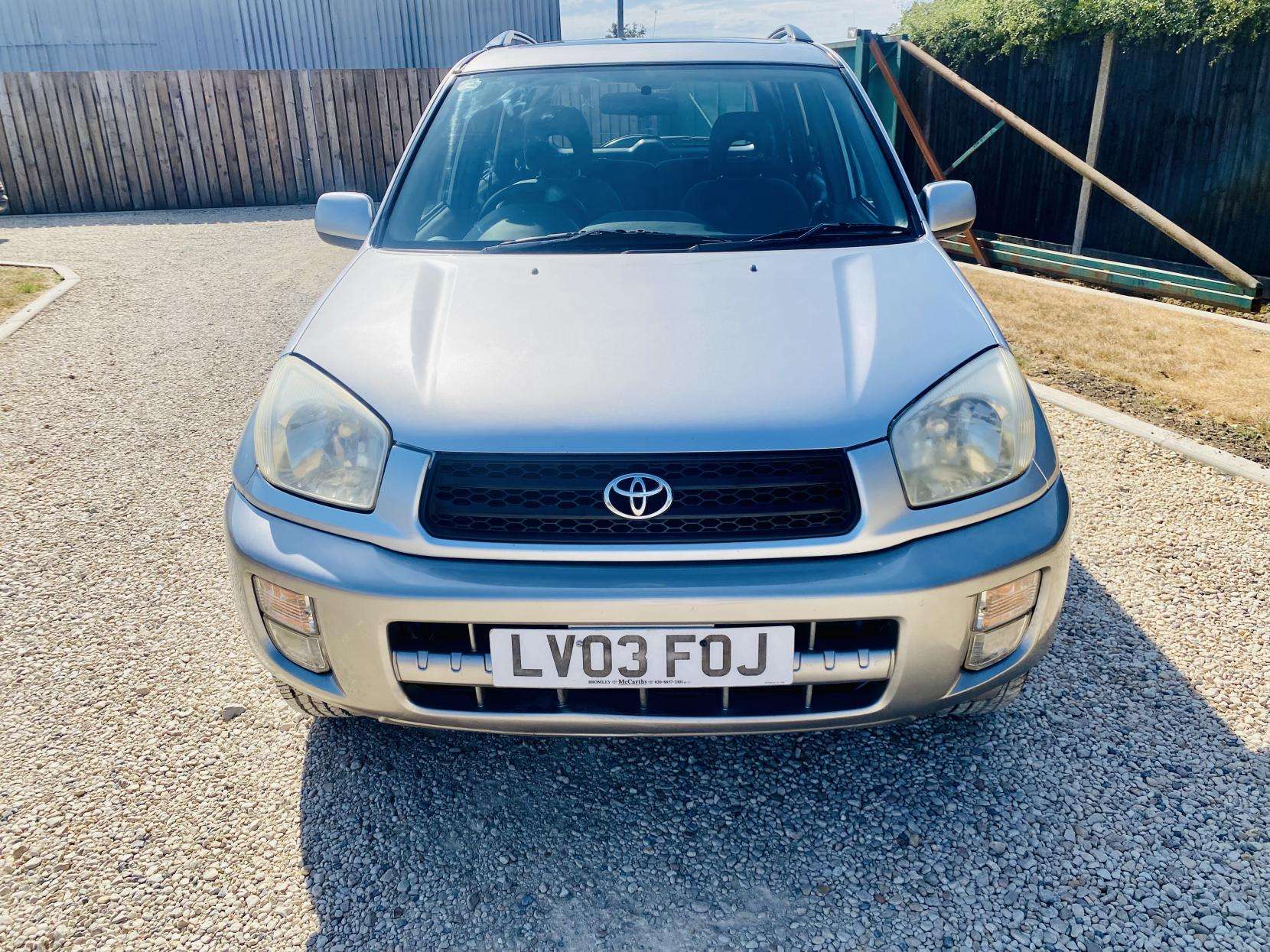 A 2003 TOYOTA RAV4 2.0 VVT-i GX SUV 5dr Petrol Automatic 4WD (224 g/km, 147 bhp) A 2003 TOYOTA RAV4 2.0 VVT-i GX SUV 5dr Petrol Automatic 4WD (224 g/km, 147 bhp)