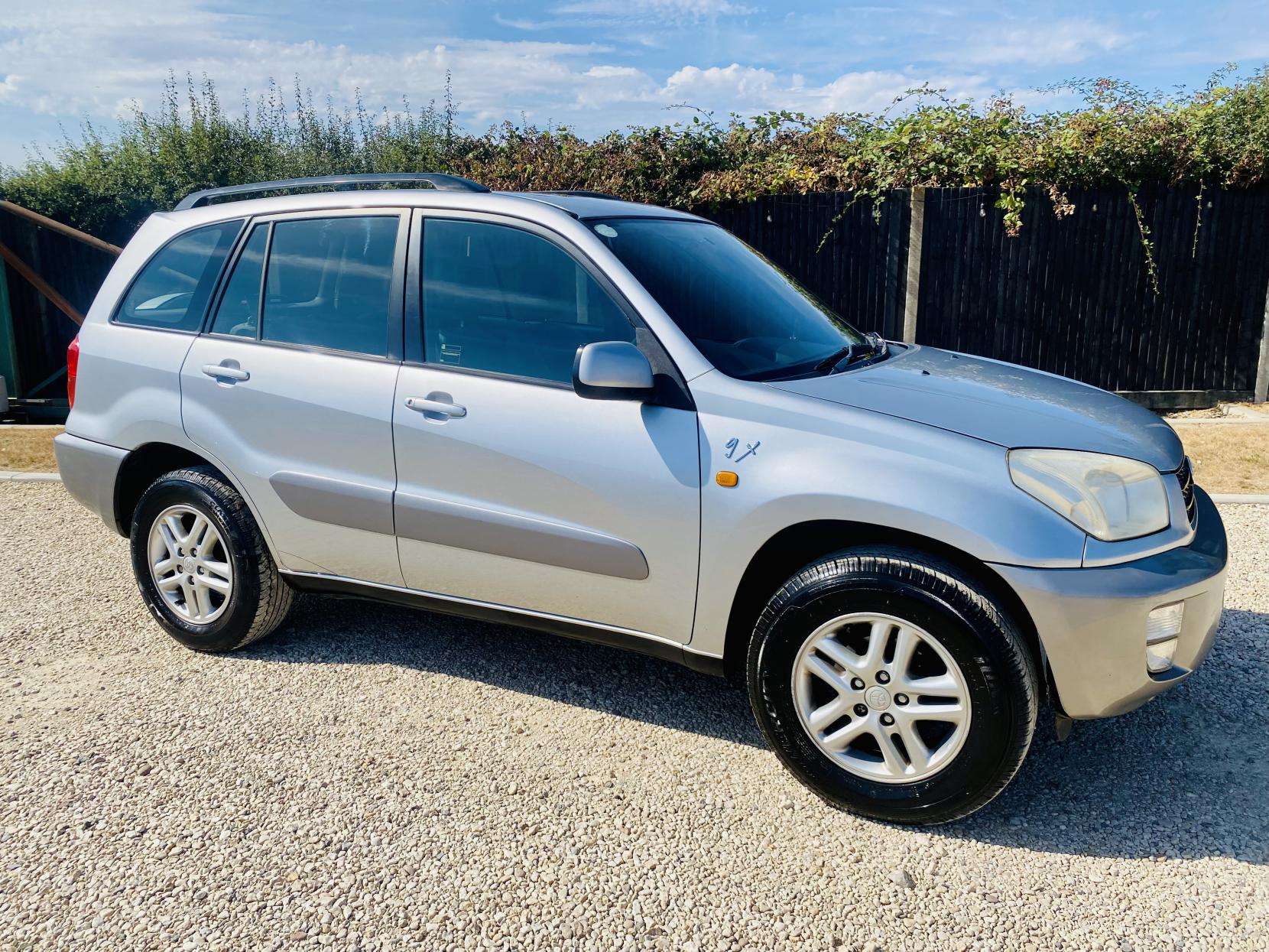 A 2003 TOYOTA RAV4 2.0 VVT-i GX SUV 5dr Petrol Automatic 4WD (224 g/km, 147 bhp) A 2003 TOYOTA RAV4 2.0 VVT-i GX SUV 5dr Petrol Automatic 4WD (224 g/km, 147 bhp)
