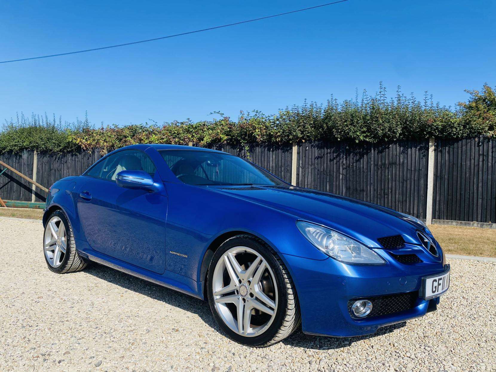 A 2011 MERCEDES-BENZ SLK 1.8 SLK200K Convertible 2dr Petrol Tiptronic Euro 5 (184 ps) A 2011 MERCEDES-BENZ SLK 1.8 SLK200K Convertible 2dr Petrol Tiptronic Euro 5 (184 ps)