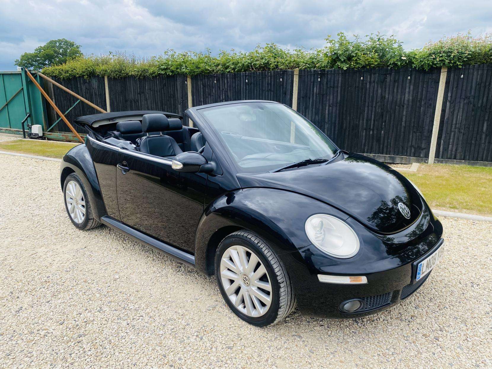 A 2008 VOLKSWAGEN BEETLE 2.0 S Cabriolet 2dr Petrol Manual Euro 4 (115 ps) A 2008 VOLKSWAGEN BEETLE 2.0 S Cabriolet 2dr Petrol Manual Euro 4 (115 ps)
