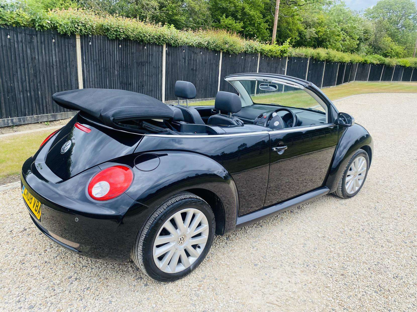 A 2008 VOLKSWAGEN BEETLE 2.0 S Cabriolet 2dr Petrol Manual Euro 4 (115 ps) A 2008 VOLKSWAGEN BEETLE 2.0 S Cabriolet 2dr Petrol Manual Euro 4 (115 ps)