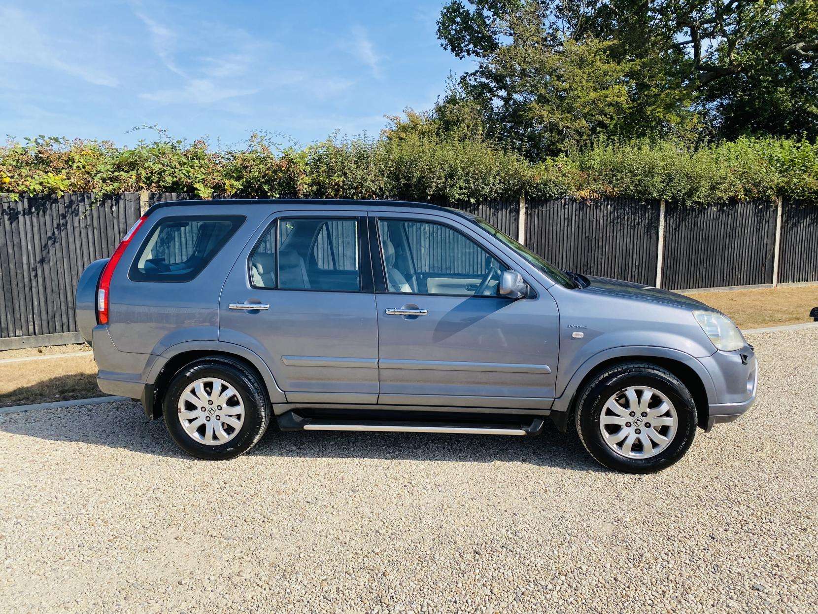 A 2005 HONDA CR-V 2.0 i-VTEC Executive SUV 5dr Petrol Automatic (220 g/km, 148 bhp) A 2005 HONDA CR-V 2.0 i-VTEC Executive SUV 5dr Petrol Automatic (220 g/km, 148 bhp)