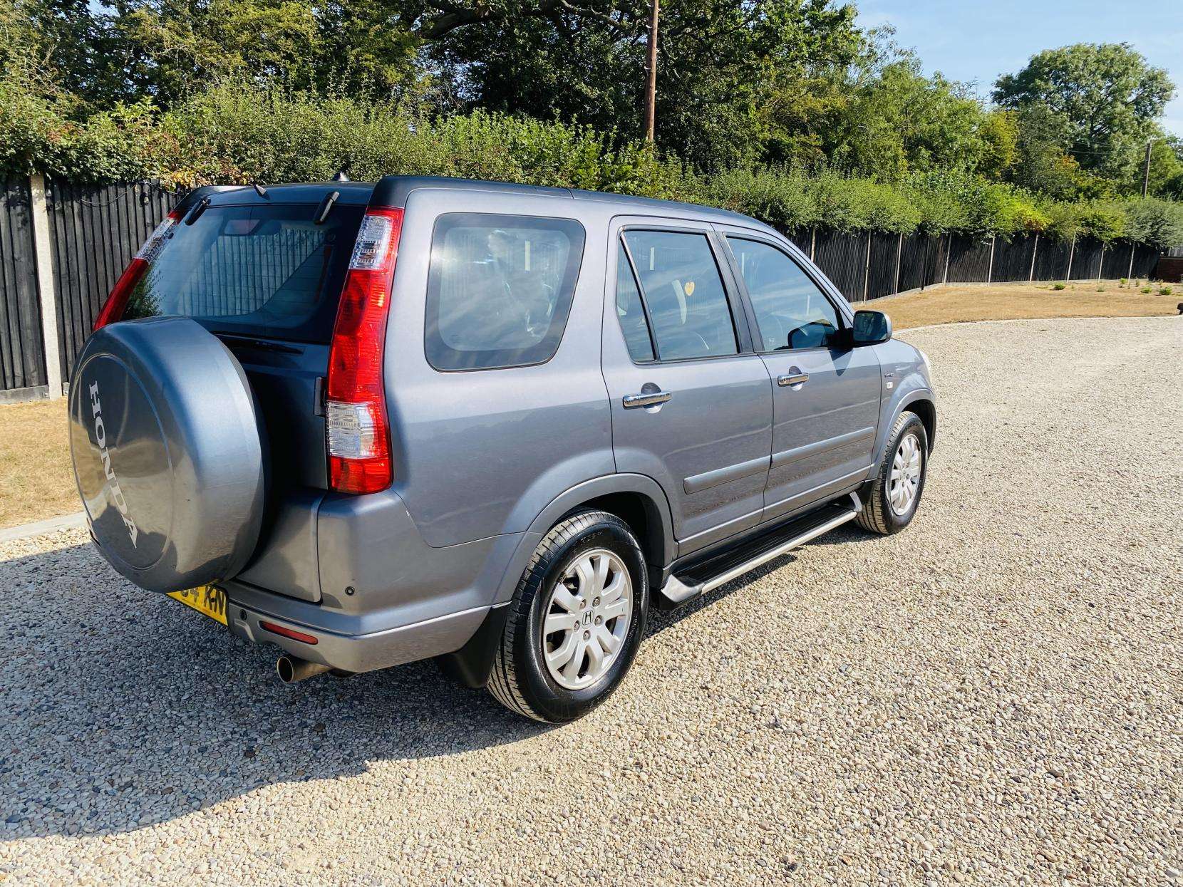 A 2005 HONDA CR-V 2.0 i-VTEC Executive SUV 5dr Petrol Automatic (220 g/km, 148 bhp) A 2005 HONDA CR-V 2.0 i-VTEC Executive SUV 5dr Petrol Automatic (220 g/km, 148 bhp)