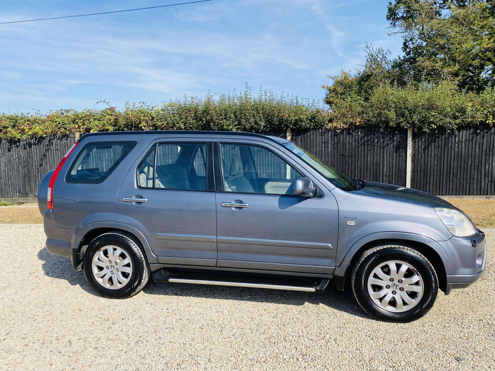 A 2005 HONDA CR-V 2.0 i-VTEC Executive SUV 5dr Petrol Automatic (220 g/km, 148 bhp) A 2005 HONDA CR-V 2.0 i-VTEC Executive SUV 5dr Petrol Automatic (220 g/km, 148 bhp)