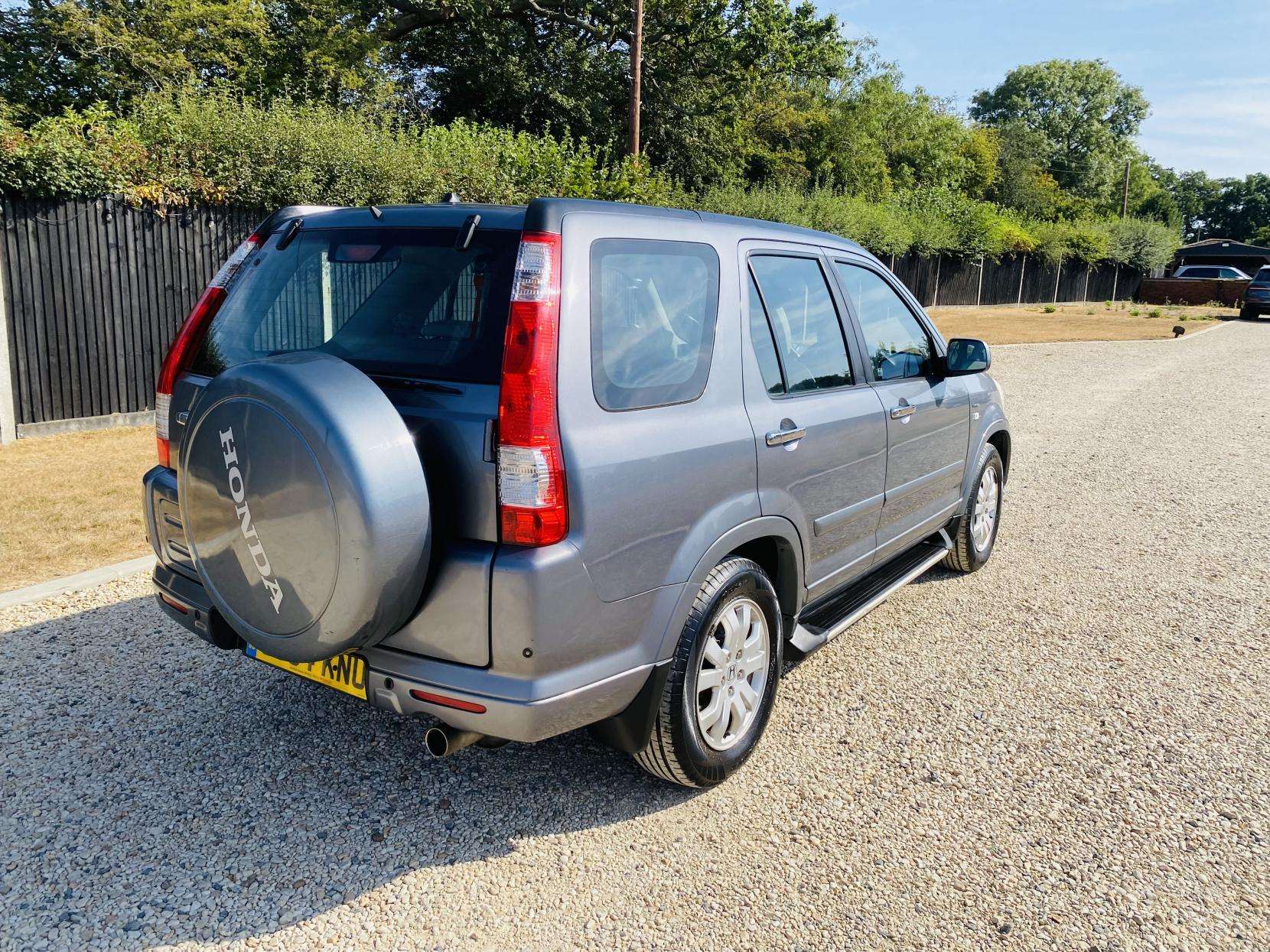 A 2005 HONDA CR-V 2.0 i-VTEC Executive SUV 5dr Petrol Automatic (220 g/km, 148 bhp) A 2005 HONDA CR-V 2.0 i-VTEC Executive SUV 5dr Petrol Automatic (220 g/km, 148 bhp)