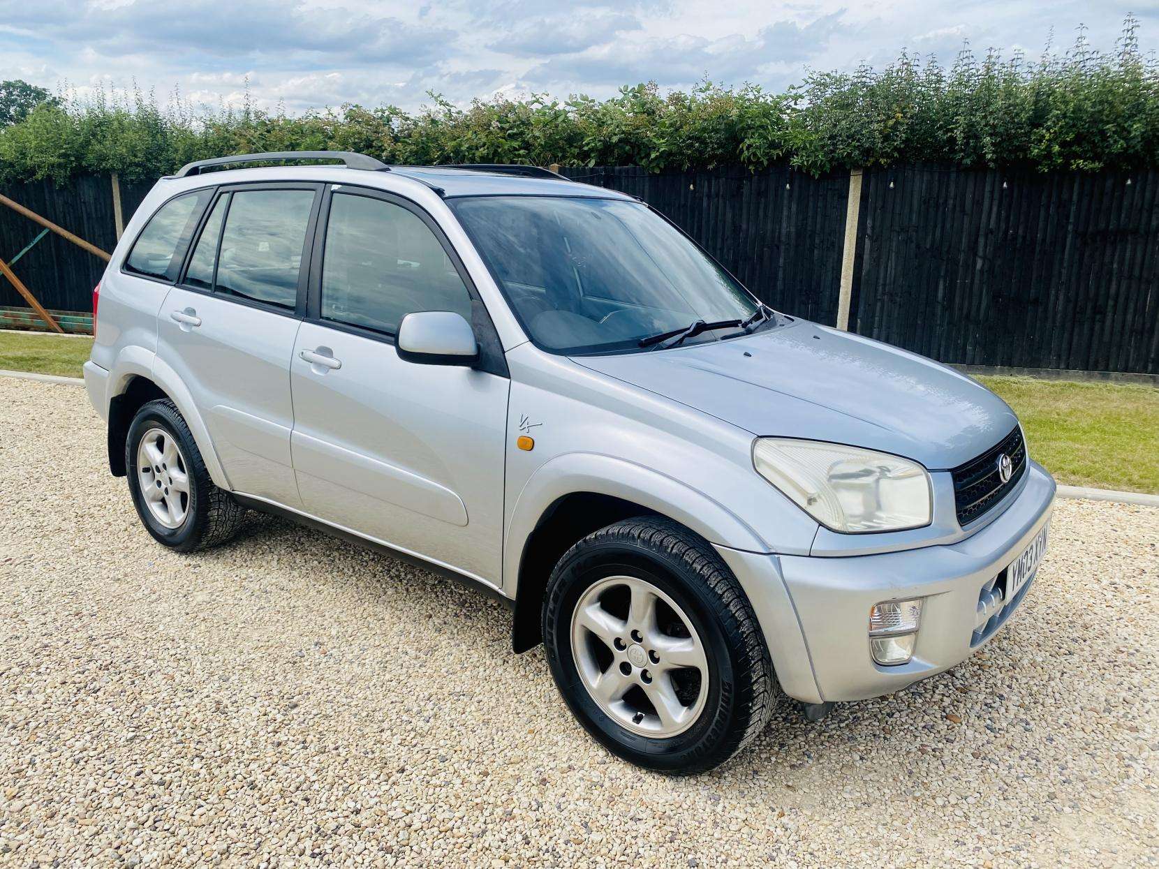 A 2003 TOYOTA RAV4 2.0 VVT-i VX SUV 5dr Petrol Automatic 4WD (224 g/km, 147 bhp) A 2003 TOYOTA RAV4 2.0 VVT-i VX SUV 5dr Petrol Automatic 4WD (224 g/km, 147 bhp)