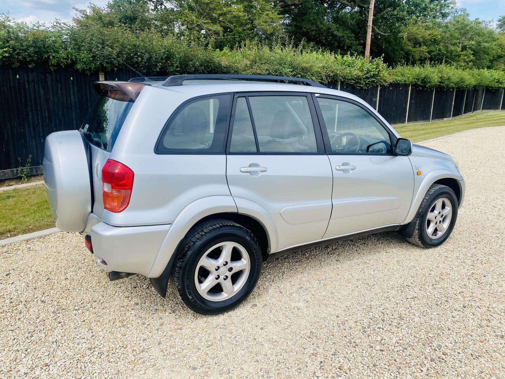 A 2003 TOYOTA RAV4 2.0 VVT-i VX SUV 5dr Petrol Automatic 4WD (224 g/km, 147 bhp) A 2003 TOYOTA RAV4 2.0 VVT-i VX SUV 5dr Petrol Automatic 4WD (224 g/km, 147 bhp)
