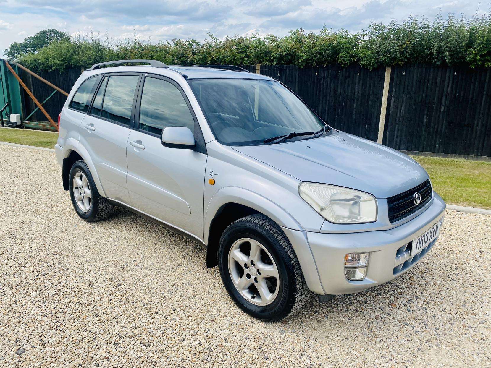 A 2003 TOYOTA RAV4 2.0 VVT-i VX SUV 5dr Petrol Automatic 4WD (224 g/km, 147 bhp) A 2003 TOYOTA RAV4 2.0 VVT-i VX SUV 5dr Petrol Automatic 4WD (224 g/km, 147 bhp)