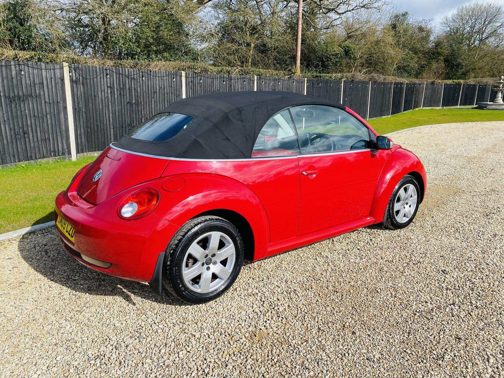 A 2009 VOLKSWAGEN BEETLE 1.4 16V Luna Cabriolet 2dr Petrol Manual Euro 4 (75 ps) A 2009 VOLKSWAGEN BEETLE 1.4 16V Luna Cabriolet 2dr Petrol Manual Euro 4 (75 ps)