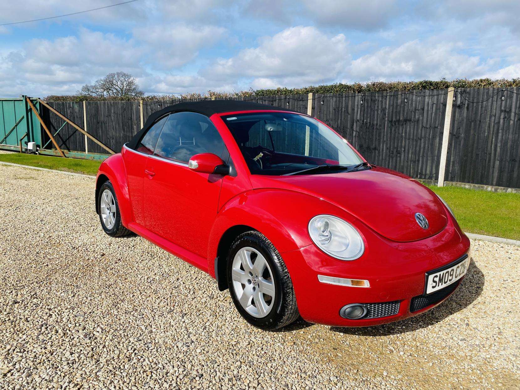 A 2009 VOLKSWAGEN BEETLE 1.4 16V Luna Cabriolet 2dr Petrol Manual Euro 4 (75 ps) A 2009 VOLKSWAGEN BEETLE 1.4 16V Luna Cabriolet 2dr Petrol Manual Euro 4 (75 ps)