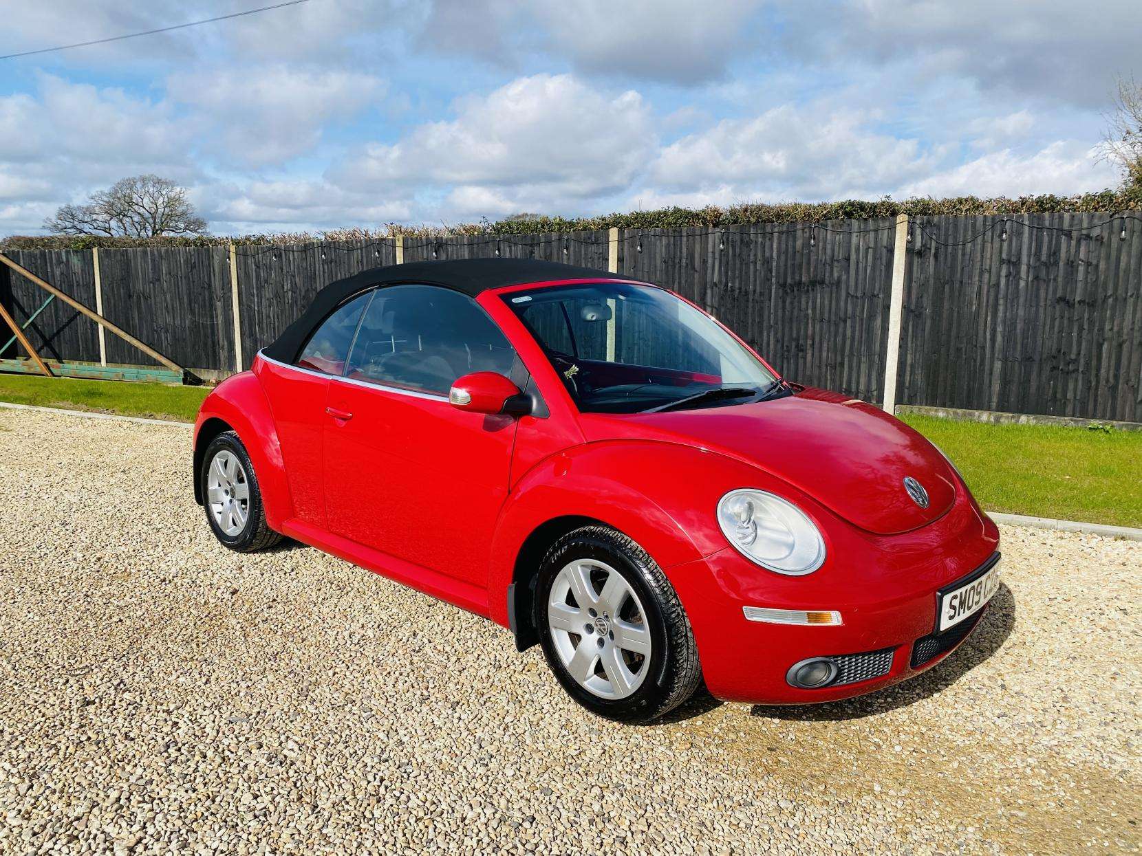 A 2009 VOLKSWAGEN BEETLE 1.4 16V Luna Cabriolet 2dr Petrol Manual Euro 4 (75 ps) A 2009 VOLKSWAGEN BEETLE 1.4 16V Luna Cabriolet 2dr Petrol Manual Euro 4 (75 ps)