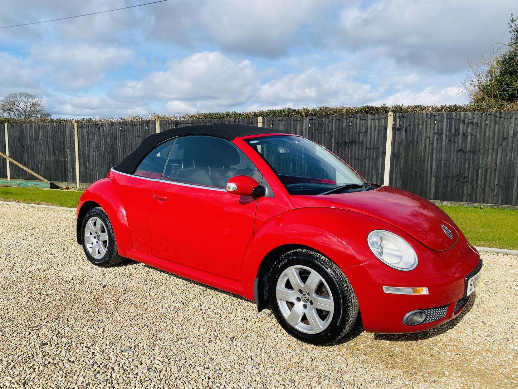 A 2009 VOLKSWAGEN BEETLE 1.4 16V Luna Cabriolet 2dr Petrol Manual Euro 4 (75 ps) A 2009 VOLKSWAGEN BEETLE 1.4 16V Luna Cabriolet 2dr Petrol Manual Euro 4 (75 ps)