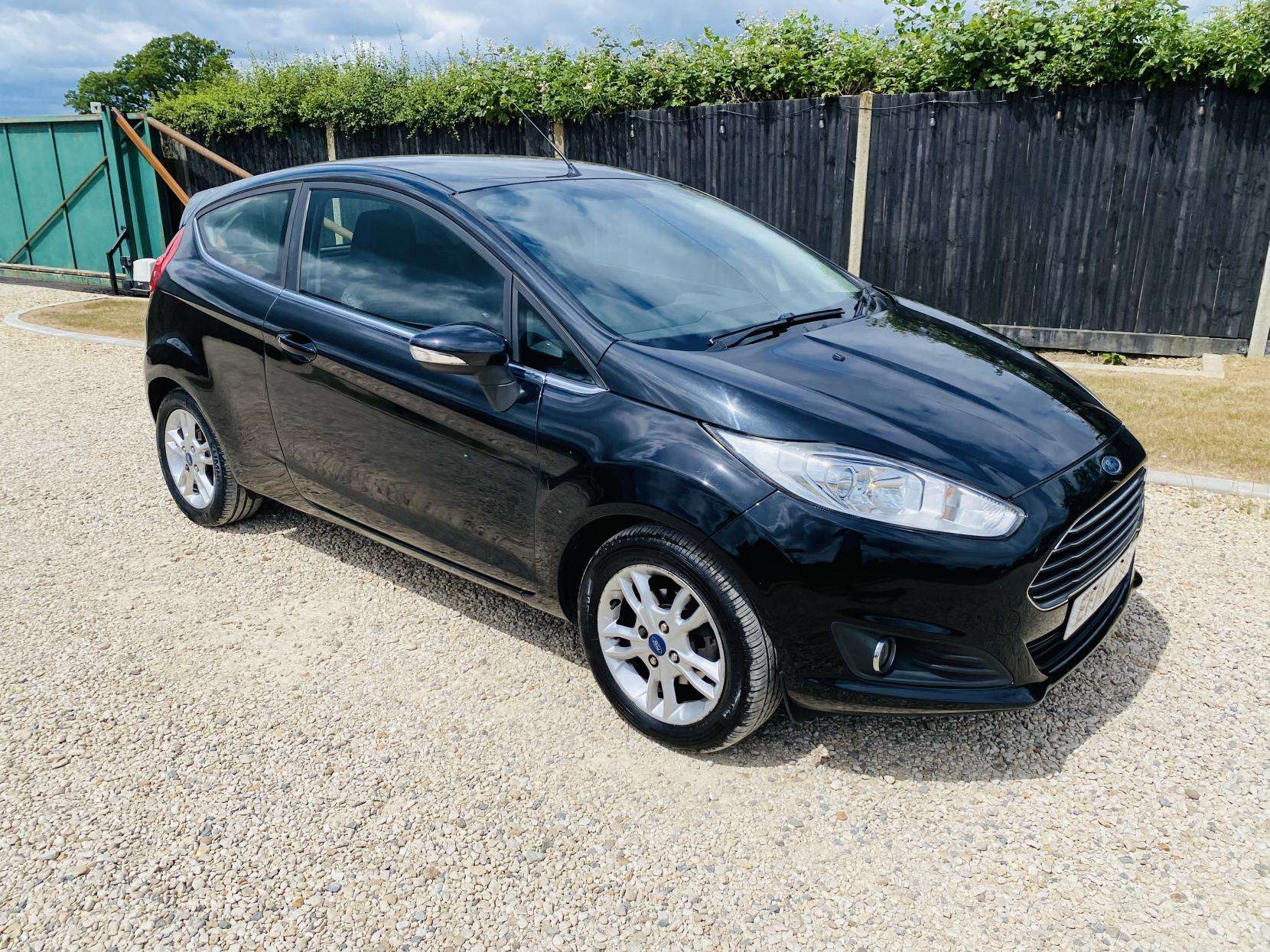 A 2014 FORD FIESTA 1.25 Zetec Hatchback 3dr Petrol Manual Euro 5 (82 ps) A 2014 FORD FIESTA 1.25 Zetec Hatchback 3dr Petrol Manual Euro 5 (82 ps)