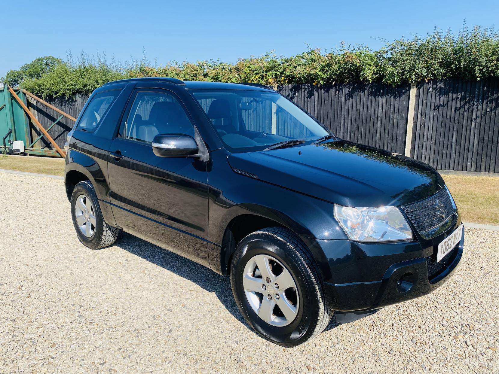 A 2012 SUZUKI GRAND VITARA 1.6 VVT SZ3 SUV 3dr Petrol Manual 4WD Euro 5 (106 ps) A 2012 SUZUKI GRAND VITARA 1.6 VVT SZ3 SUV 3dr Petrol Manual 4WD Euro 5 (106 ps)