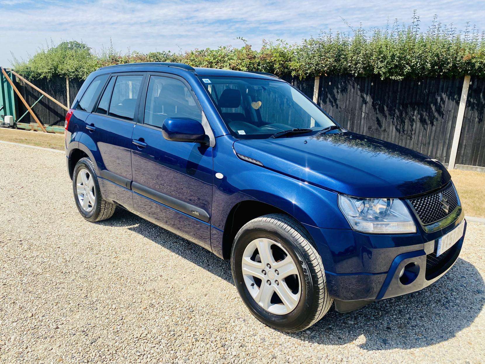 A 2007 SUZUKI GRAND VITARA 2.0 16V SUV 5dr Petrol Manual 4WD Euro 4 (140 ps) A 2007 SUZUKI GRAND VITARA 2.0 16V SUV 5dr Petrol Manual 4WD Euro 4 (140 ps)