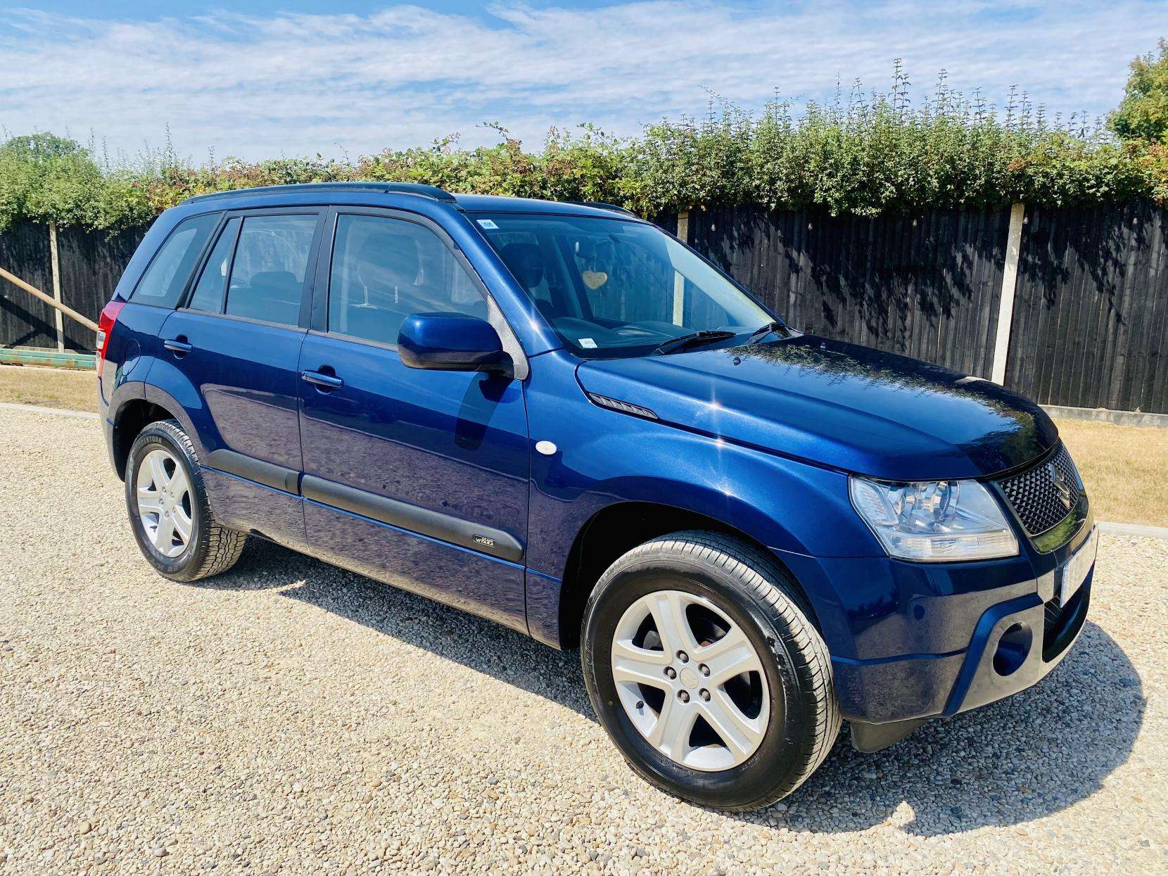 A 2007 SUZUKI GRAND VITARA 2.0 16V SUV 5dr Petrol Manual 4WD Euro 4 (140 ps) A 2007 SUZUKI GRAND VITARA 2.0 16V SUV 5dr Petrol Manual 4WD Euro 4 (140 ps)