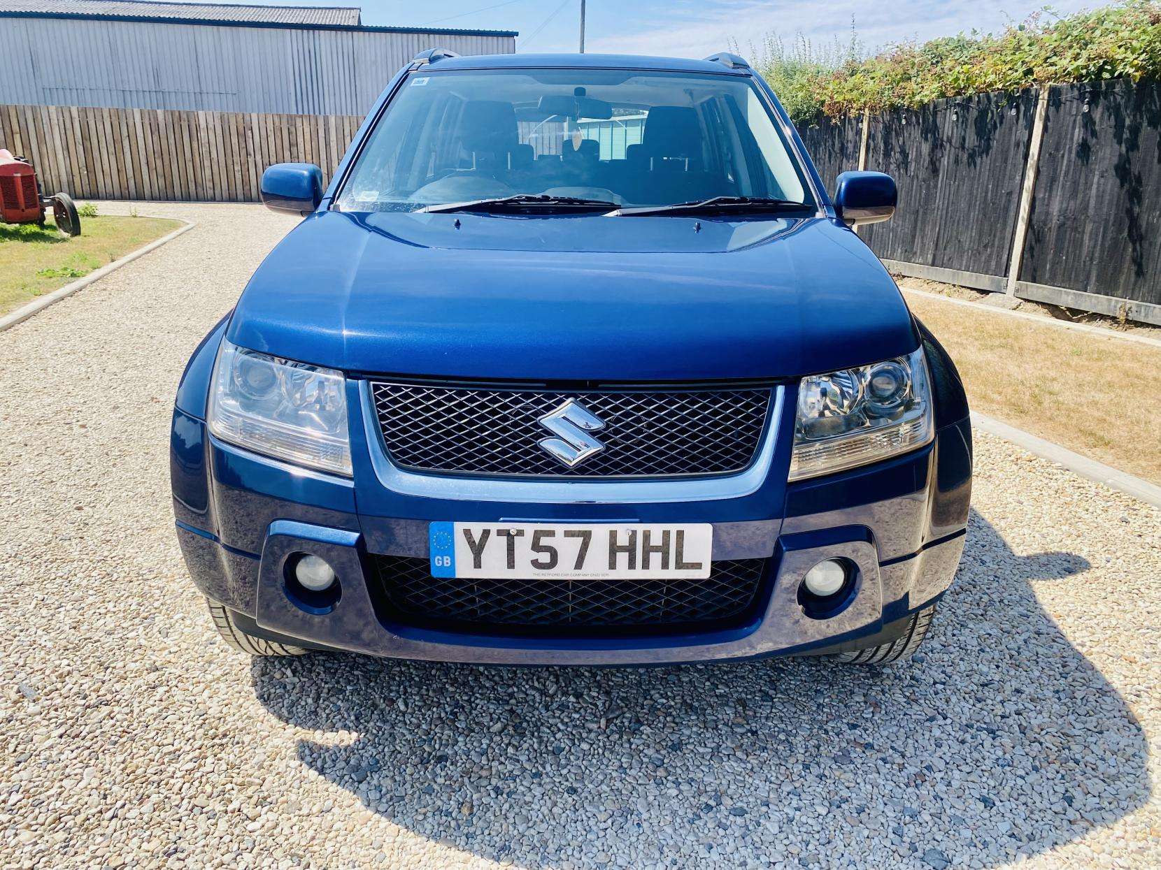 A 2007 SUZUKI GRAND VITARA 2.0 16V SUV 5dr Petrol Manual 4WD Euro 4 (140 ps) A 2007 SUZUKI GRAND VITARA 2.0 16V SUV 5dr Petrol Manual 4WD Euro 4 (140 ps)