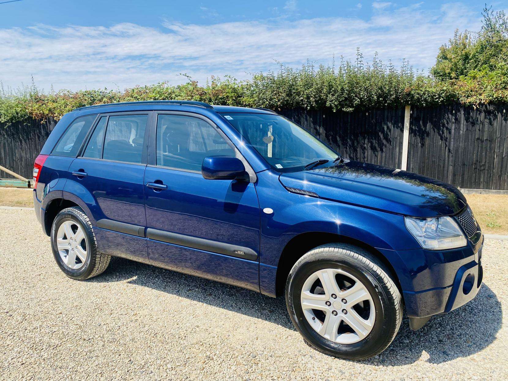 A 2007 SUZUKI GRAND VITARA 2.0 16V SUV 5dr Petrol Manual 4WD Euro 4 (140 ps) A 2007 SUZUKI GRAND VITARA 2.0 16V SUV 5dr Petrol Manual 4WD Euro 4 (140 ps)