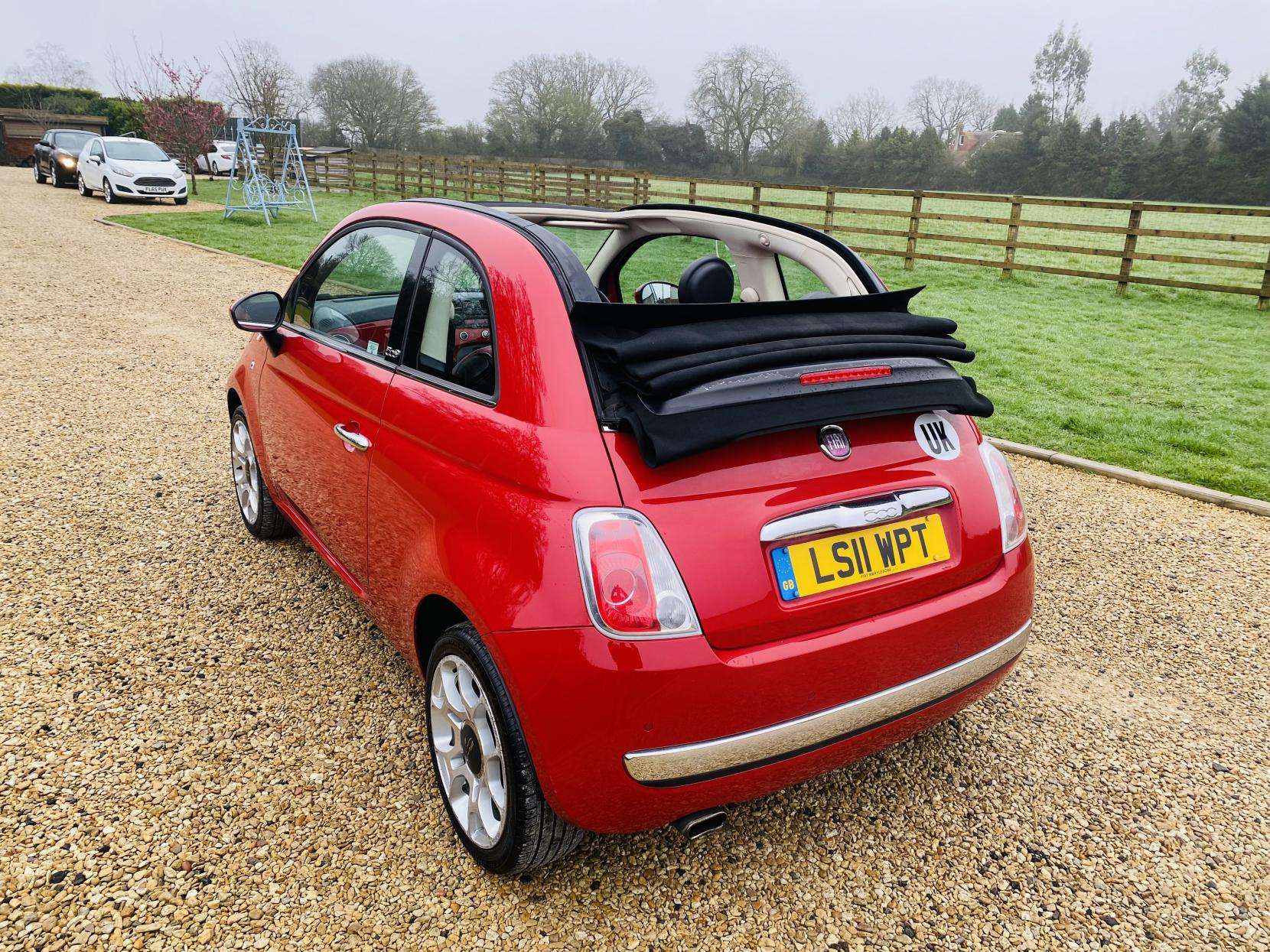 A 2011 FIAT 500C 0.9 TwinAir Lounge Convertible 2dr Petrol Dualogic Euro 5 (s/s) (85 bhp) A 2011 FIAT 500C 0.9 TwinAir Lounge Convertible 2dr Petrol Dualogic Euro 5 (s/s) (85 bhp)