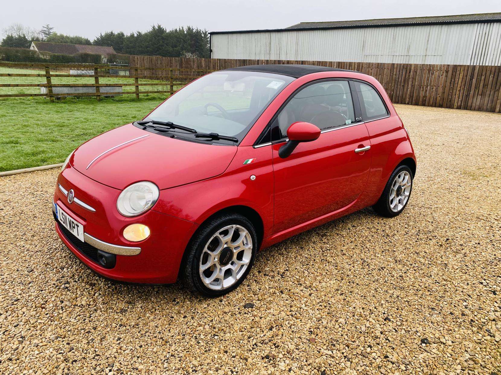 A 2011 FIAT 500C 0.9 TwinAir Lounge Convertible 2dr Petrol Dualogic Euro 5 (s/s) (85 bhp) A 2011 FIAT 500C 0.9 TwinAir Lounge Convertible 2dr Petrol Dualogic Euro 5 (s/s) (85 bhp)