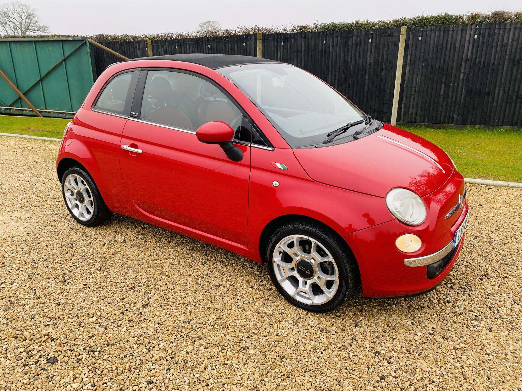 A 2011 FIAT 500C 0.9 TwinAir Lounge Convertible 2dr Petrol Dualogic Euro 5 (s/s) (85 bhp) A 2011 FIAT 500C 0.9 TwinAir Lounge Convertible 2dr Petrol Dualogic Euro 5 (s/s) (85 bhp)