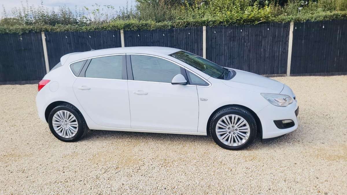 Check out this Vauxhall Astra 2015 Petrol Manual