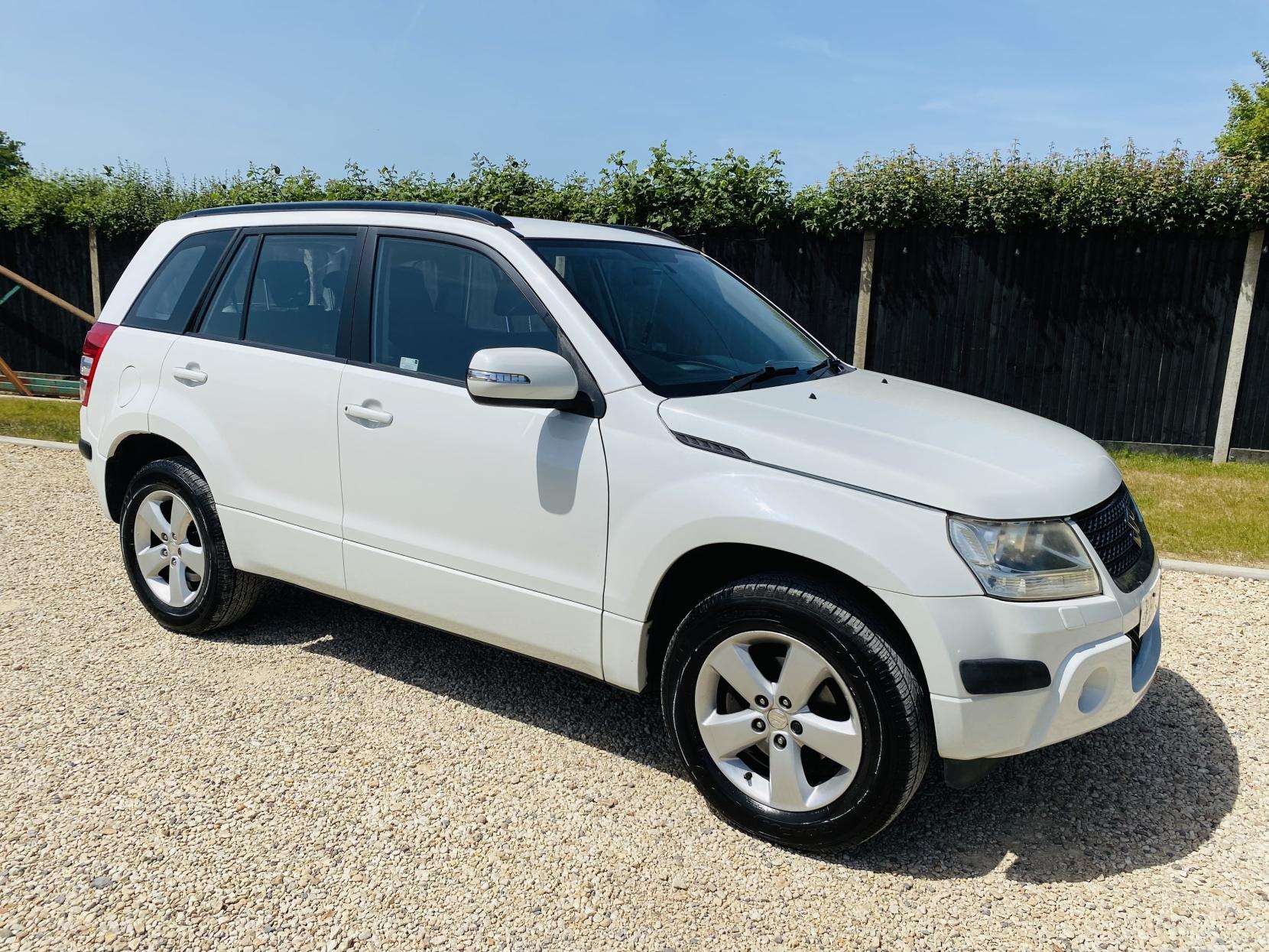 A 2013 SUZUKI GRAND VITARA 2.4 VVT SZ4 SUV 5dr Petrol Manual 4WD Euro 5 (169 ps) A 2013 SUZUKI GRAND VITARA 2.4 VVT SZ4 SUV 5dr Petrol Manual 4WD Euro 5 (169 ps)