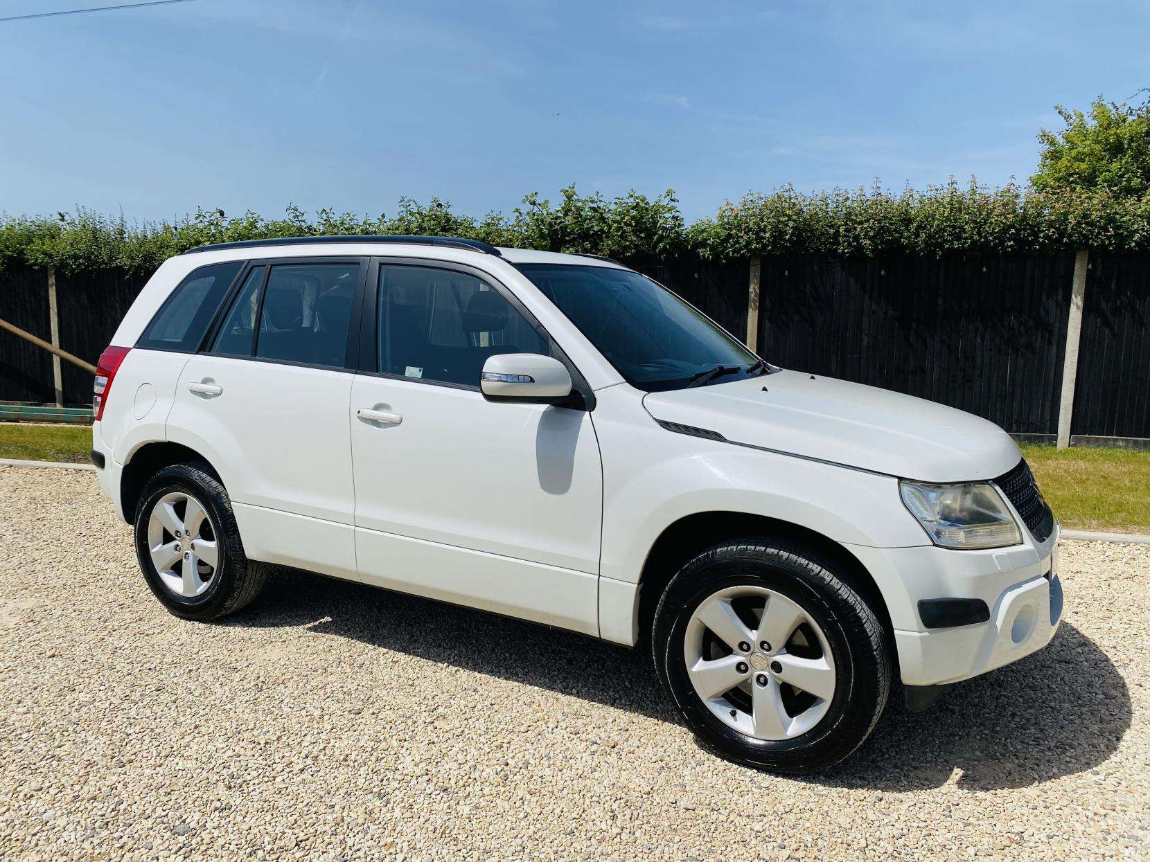 A 2013 SUZUKI GRAND VITARA 2.4 VVT SZ4 SUV 5dr Petrol Manual 4WD Euro 5 (169 ps) A 2013 SUZUKI GRAND VITARA 2.4 VVT SZ4 SUV 5dr Petrol Manual 4WD Euro 5 (169 ps)