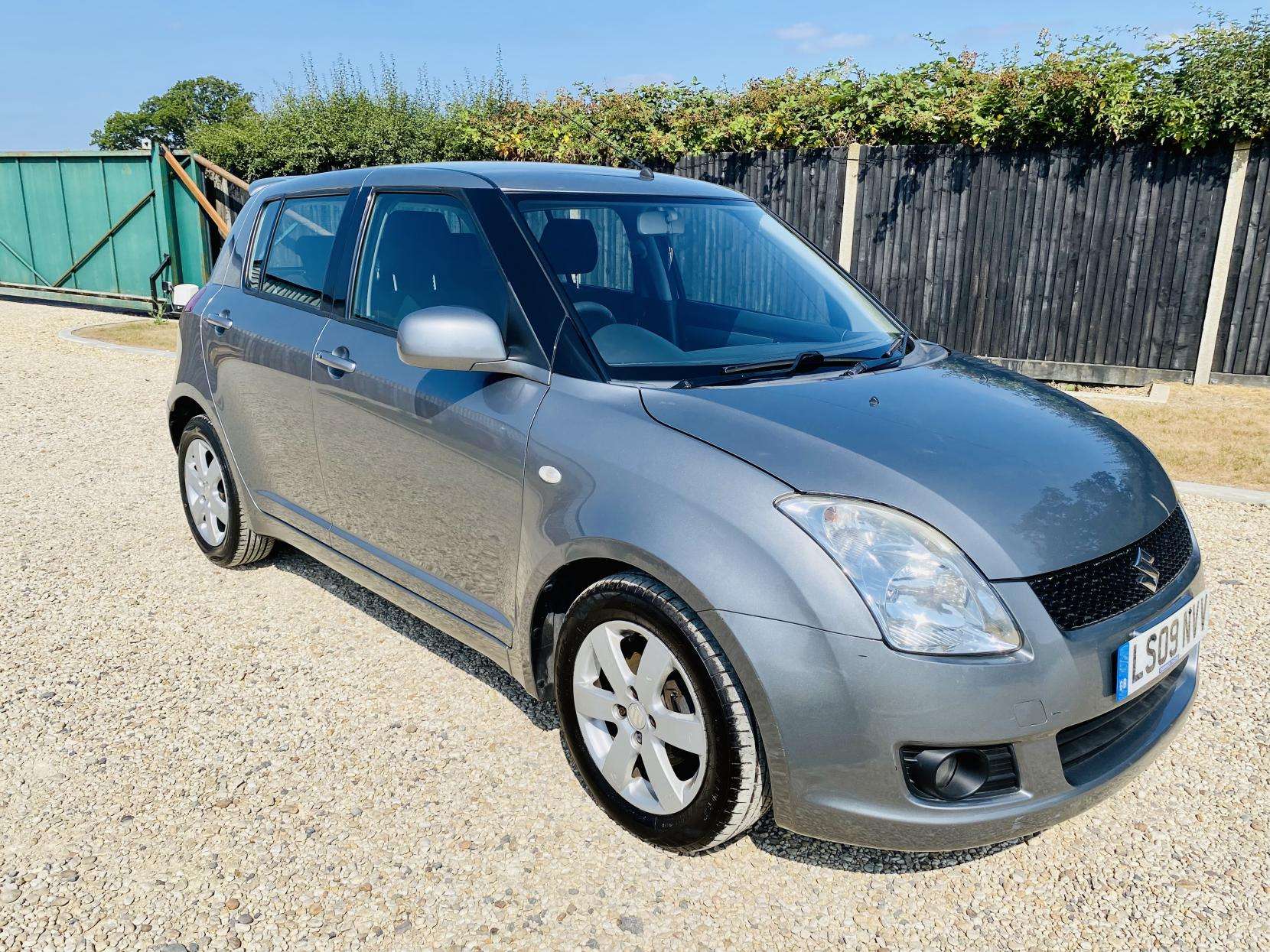 A 2009 SUZUKI SWIFT 1.5 GLX Hatchback 5dr Petrol Automatic (153 g/km, 101 bhp) A 2009 SUZUKI SWIFT 1.5 GLX Hatchback 5dr Petrol Automatic (153 g/km, 101 bhp)