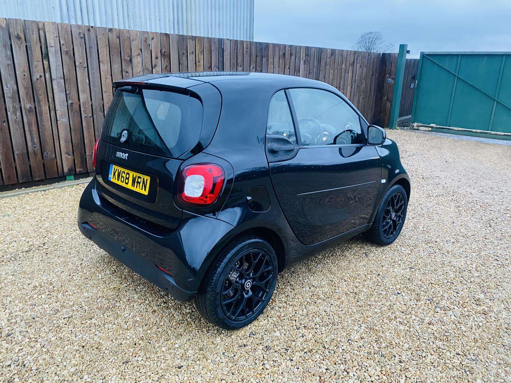 A 2018 SMART FORTWO 0.9T Prime (Premium) Coupe 2dr Petrol Twinamic Euro 6 (s/s) (90 ps) A 2018 SMART FORTWO 0.9T Prime (Premium) Coupe 2dr Petrol Twinamic Euro 6 (s/s) (90 ps)