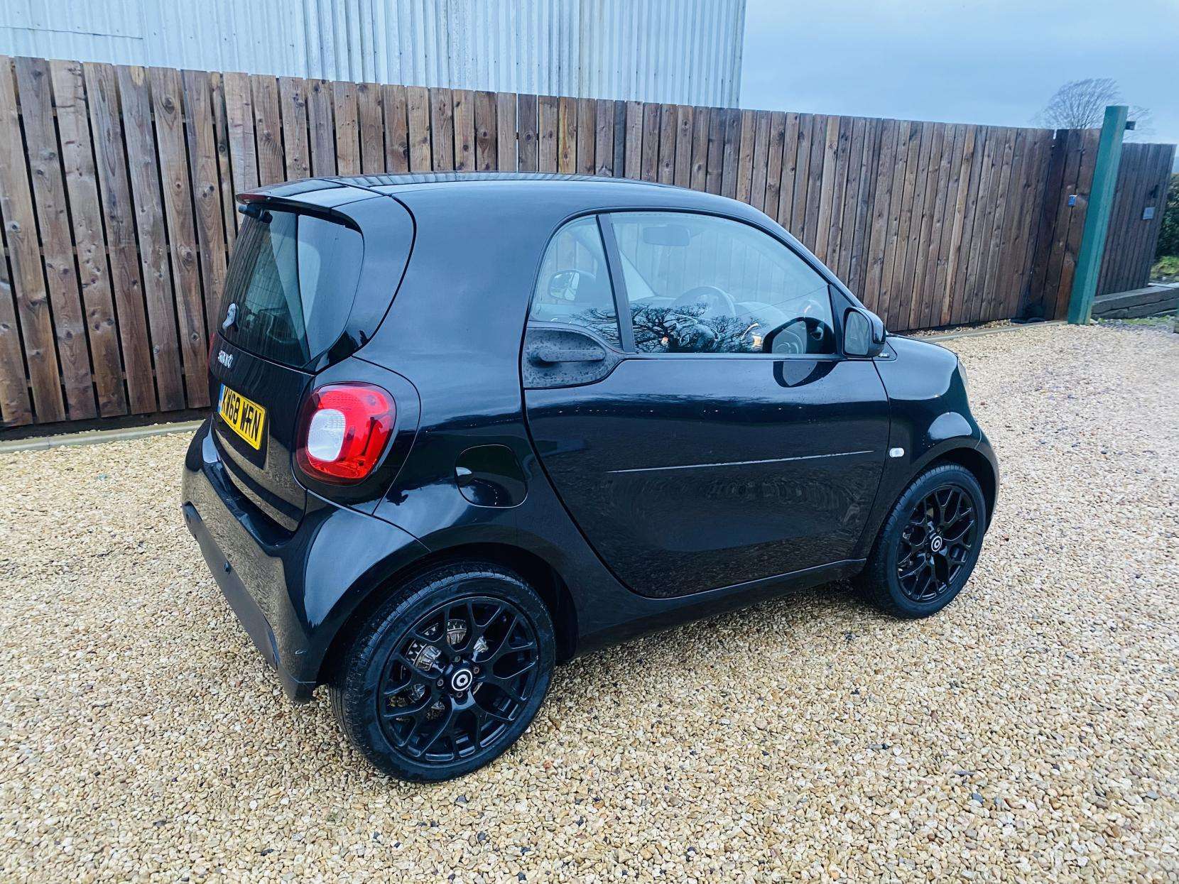 A 2018 SMART FORTWO 0.9T Prime (Premium) Coupe 2dr Petrol Twinamic Euro 6 (s/s) (90 ps) A 2018 SMART FORTWO 0.9T Prime (Premium) Coupe 2dr Petrol Twinamic Euro 6 (s/s) (90 ps)