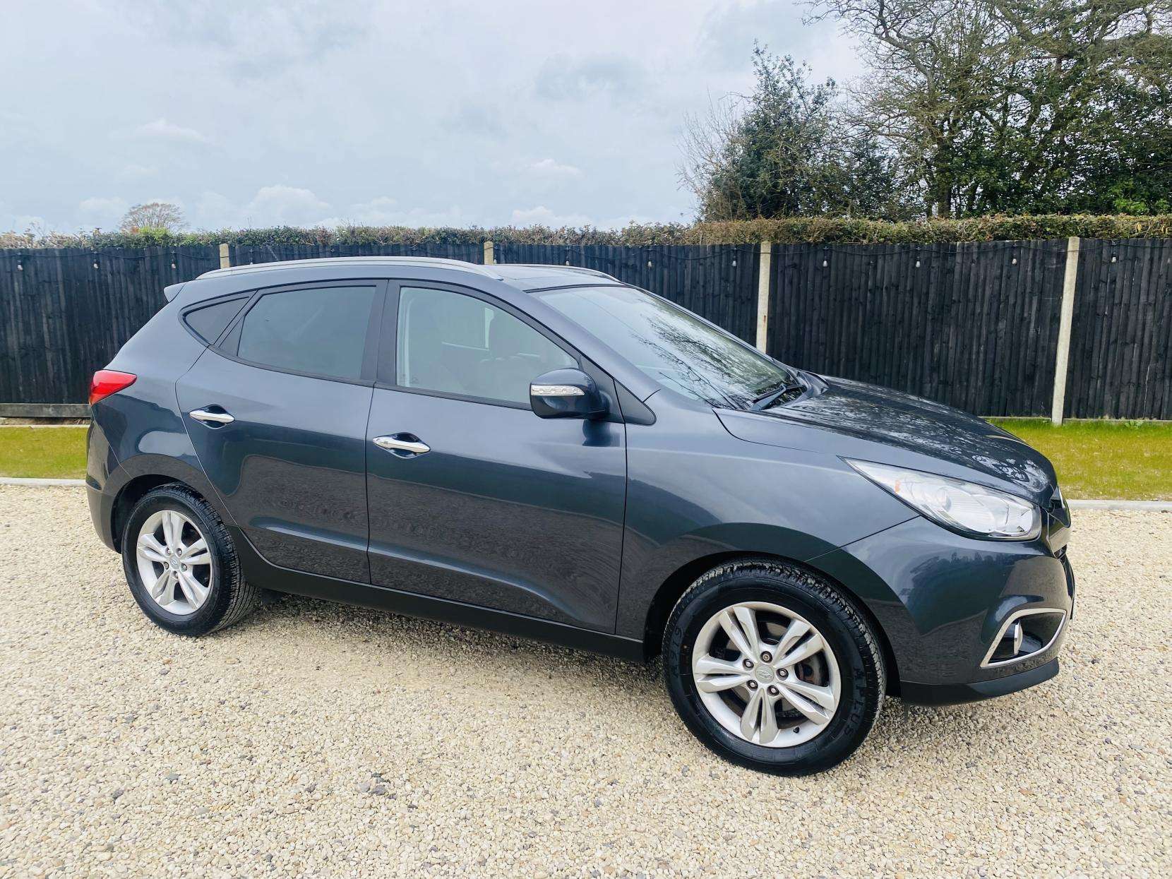 A 2011 HYUNDAI IX35 1.7 CRDi Premium SUV 5dr Diesel Manual Euro 5 (s/s) (115 ps) A 2011 HYUNDAI IX35 1.7 CRDi Premium SUV 5dr Diesel Manual Euro 5 (s/s) (115 ps)