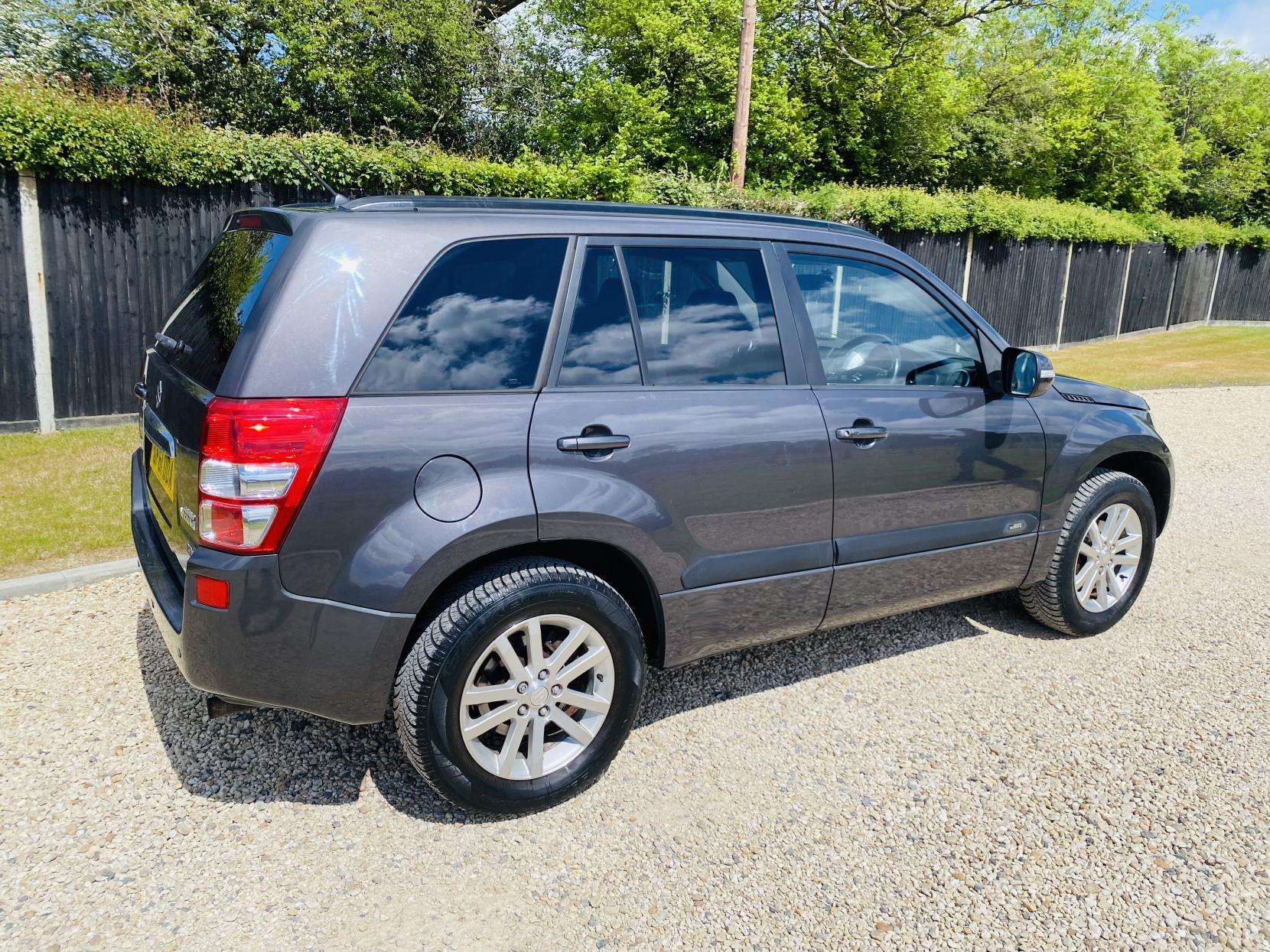 A 2011 SUZUKI GRAND VITARA 2.4 VVT SZ5 SUV 5dr Petrol Manual 4WD Euro 5 (169 ps) A 2011 SUZUKI GRAND VITARA 2.4 VVT SZ5 SUV 5dr Petrol Manual 4WD Euro 5 (169 ps)