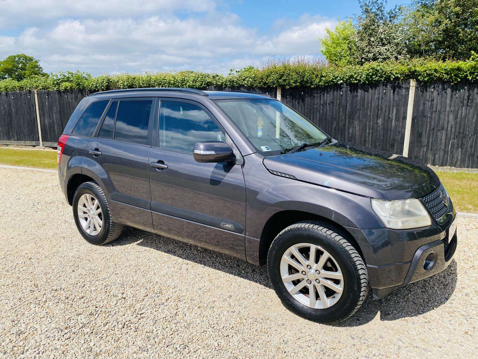 A 2011 SUZUKI GRAND VITARA 2.4 VVT SZ5 SUV 5dr Petrol Manual 4WD Euro 5 (169 ps) A 2011 SUZUKI GRAND VITARA 2.4 VVT SZ5 SUV 5dr Petrol Manual 4WD Euro 5 (169 ps)